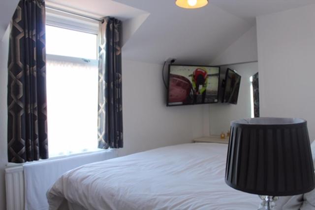 Three-Bedroom House photo 2