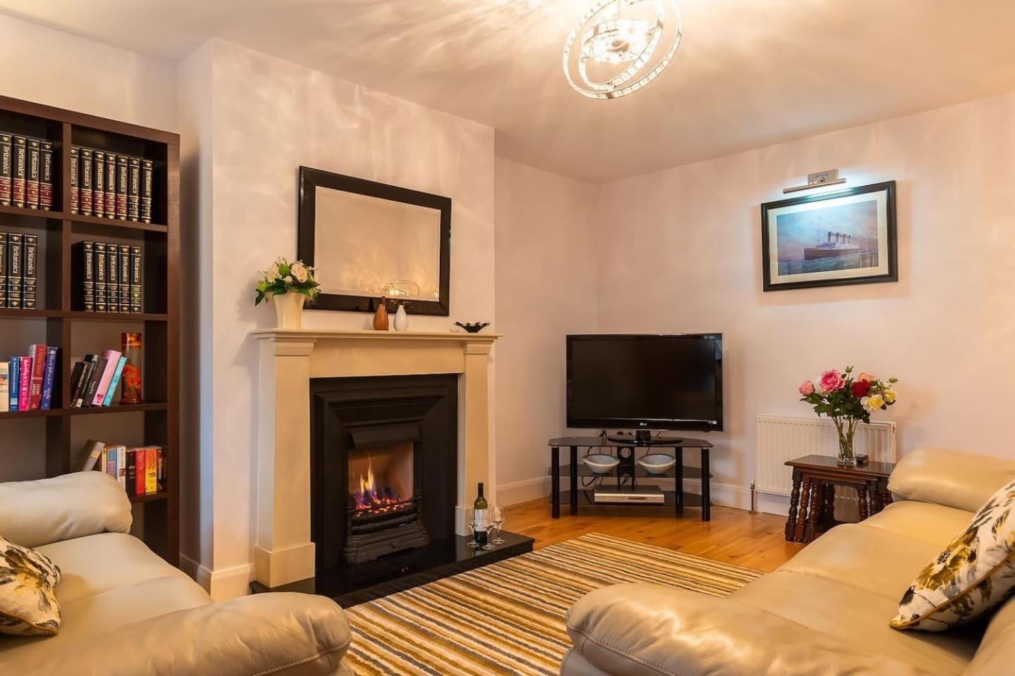 Three-Bedroom House photo 1