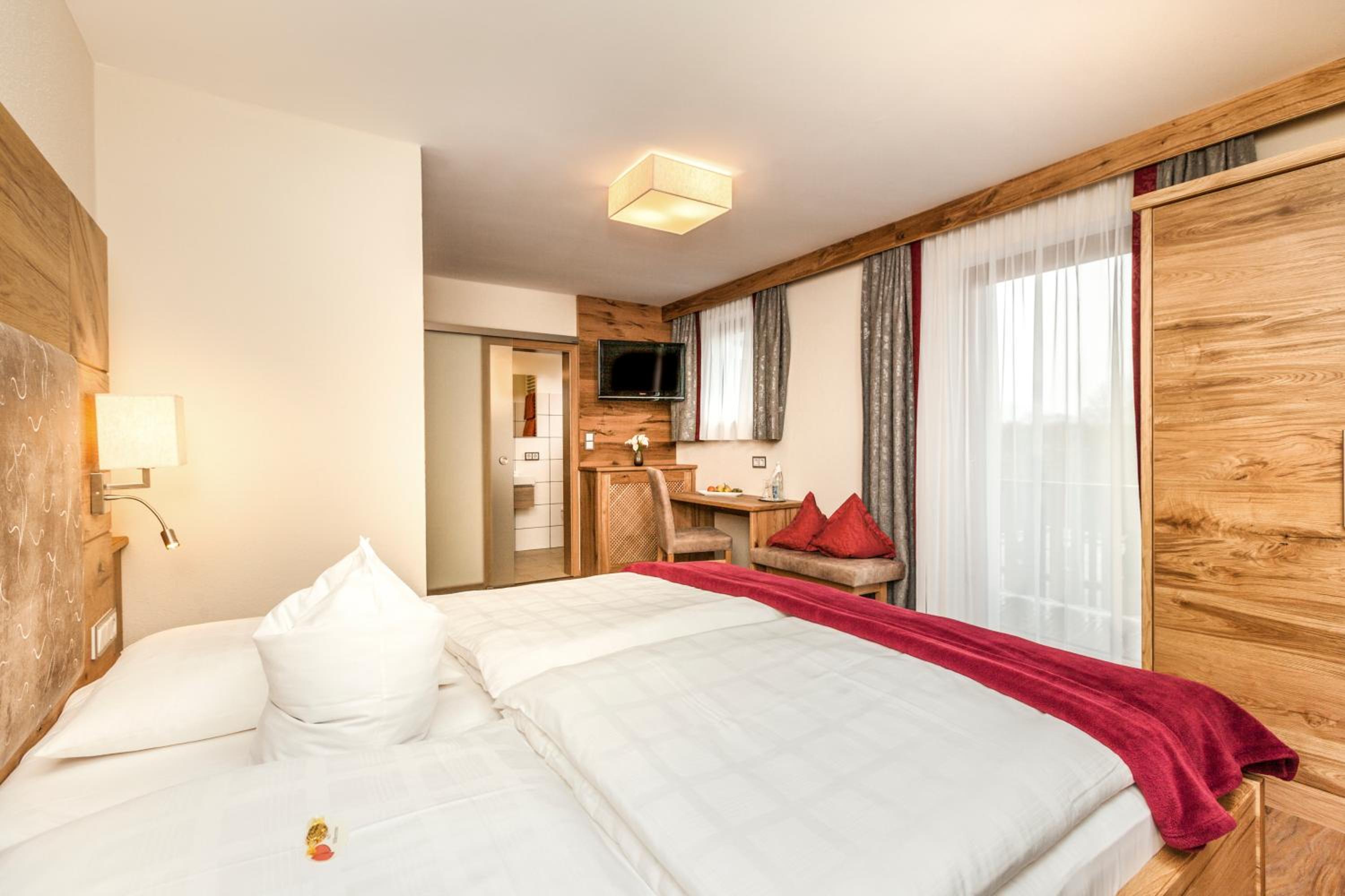 Deluxe Double Room photo 2