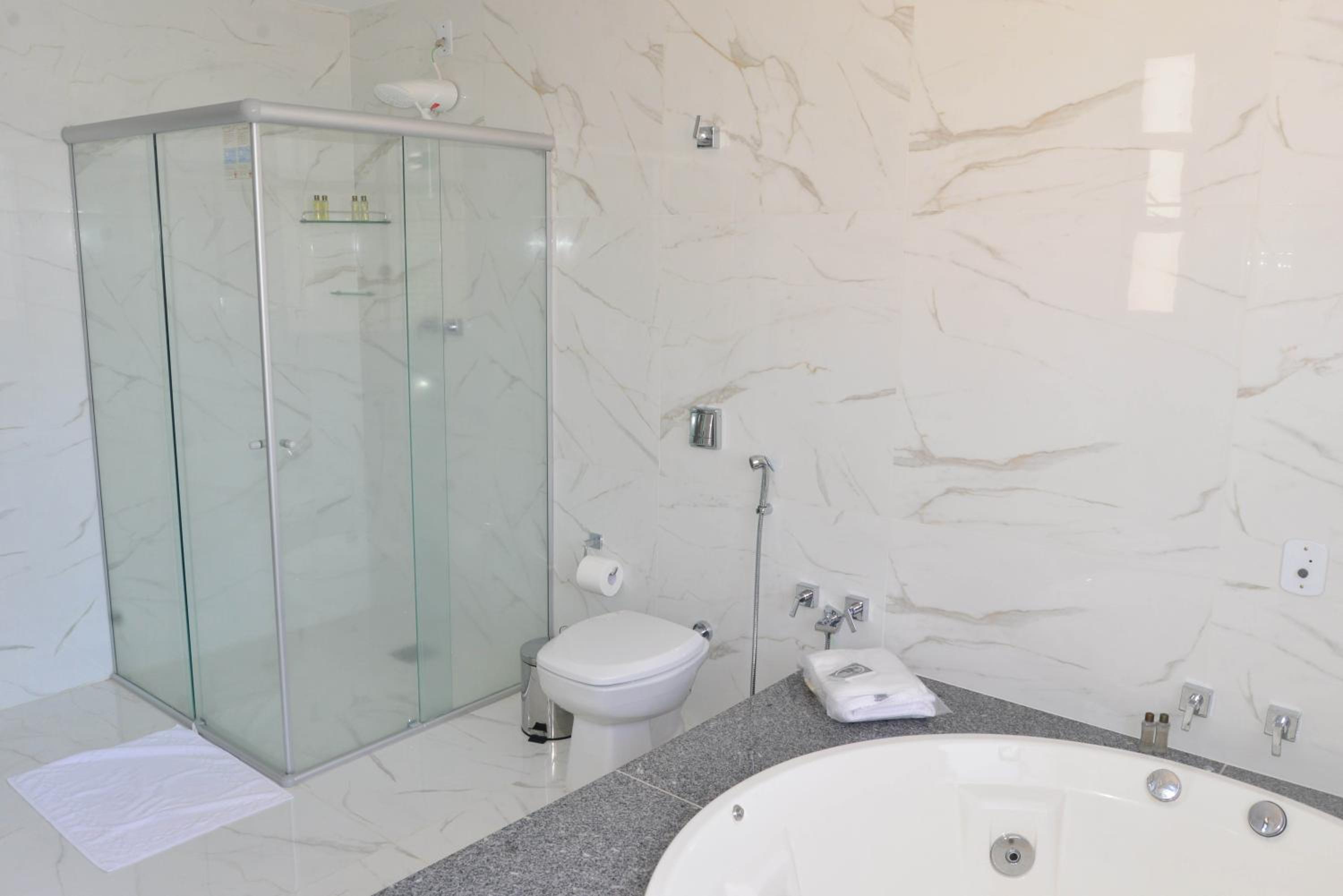Double Room with Spa Bath photo 3