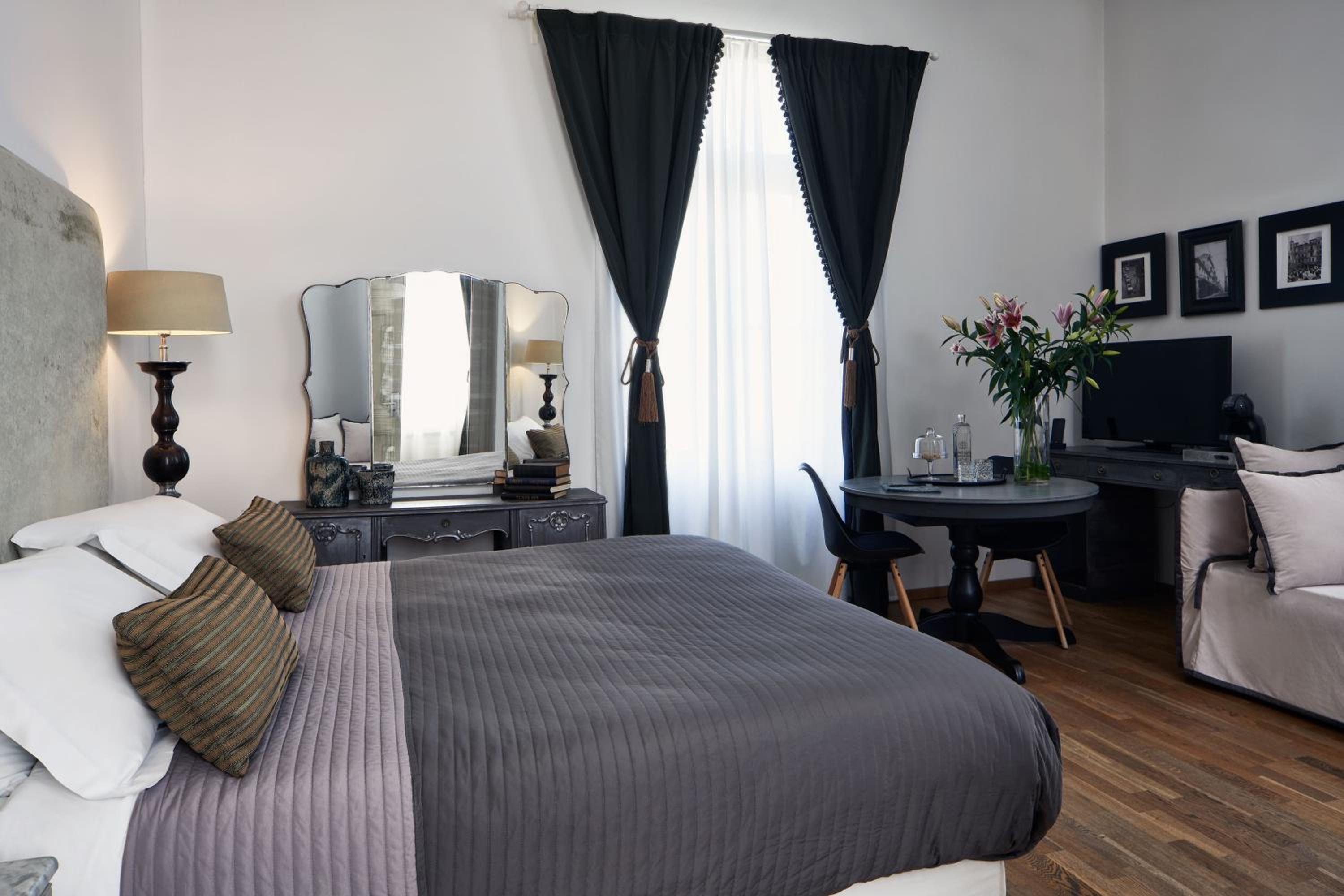 Junior Suite with Acropolis View