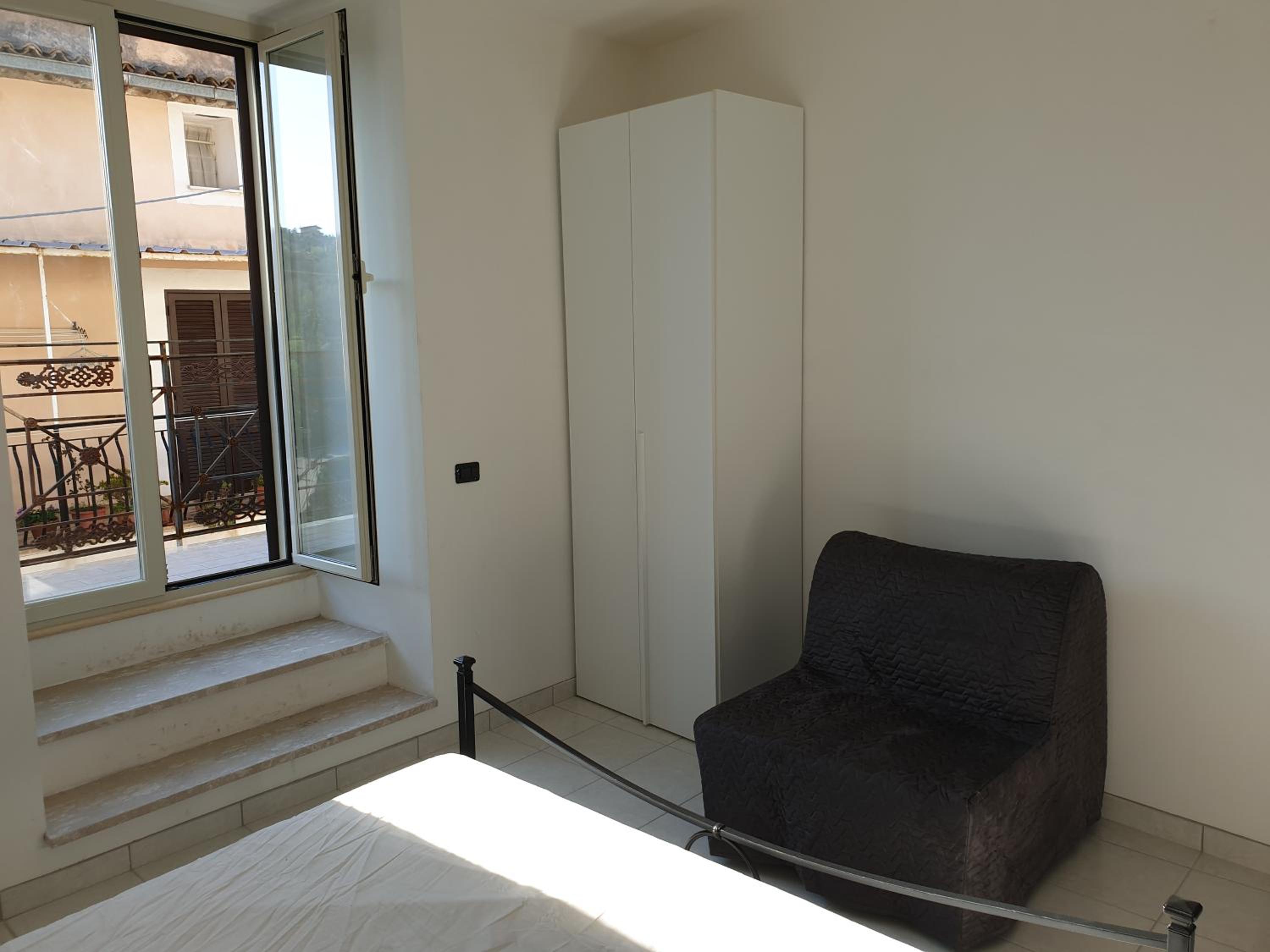 Double Room with Private External Bathroom - Photo 20