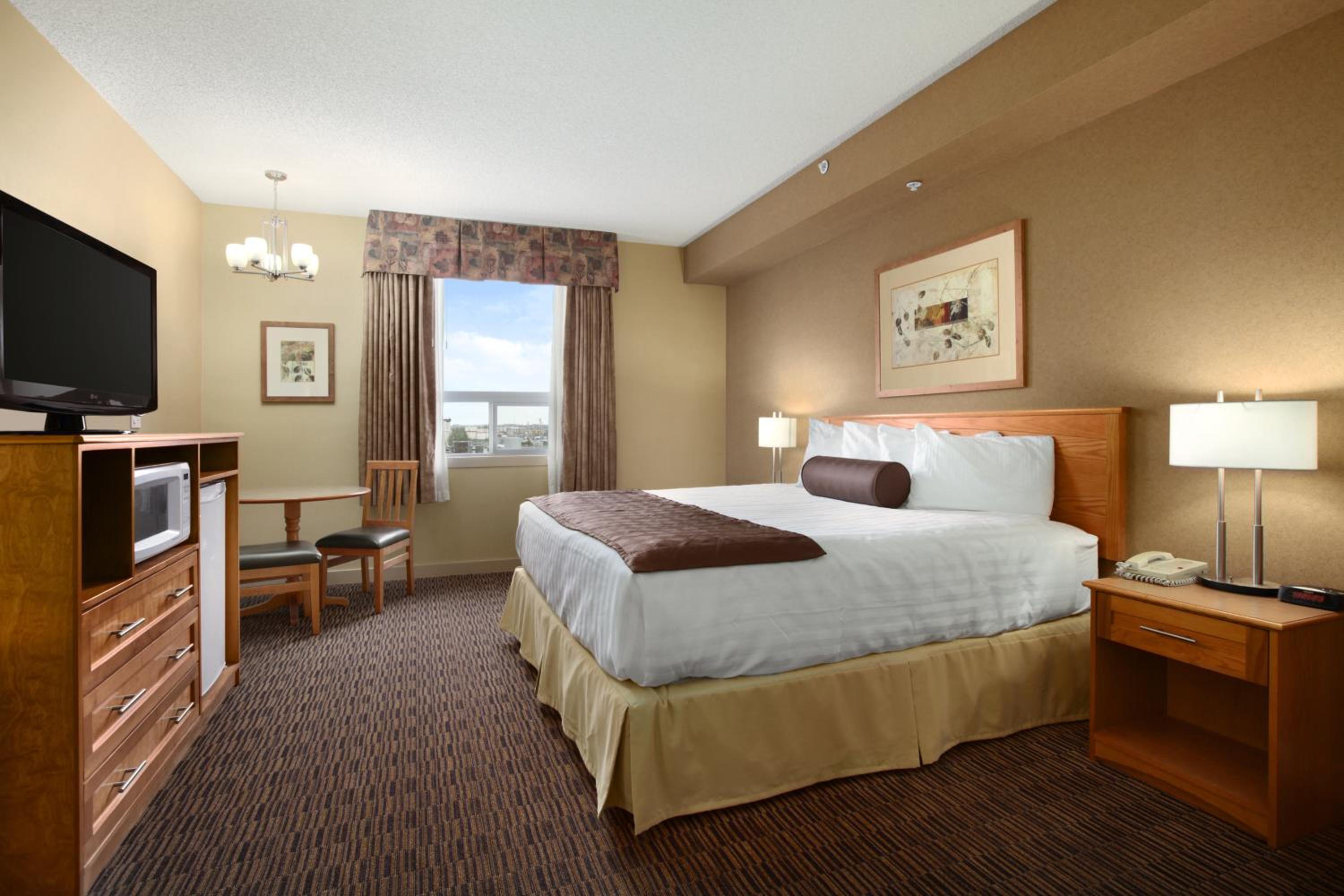 King Room - Non-Smoking - Photo 5