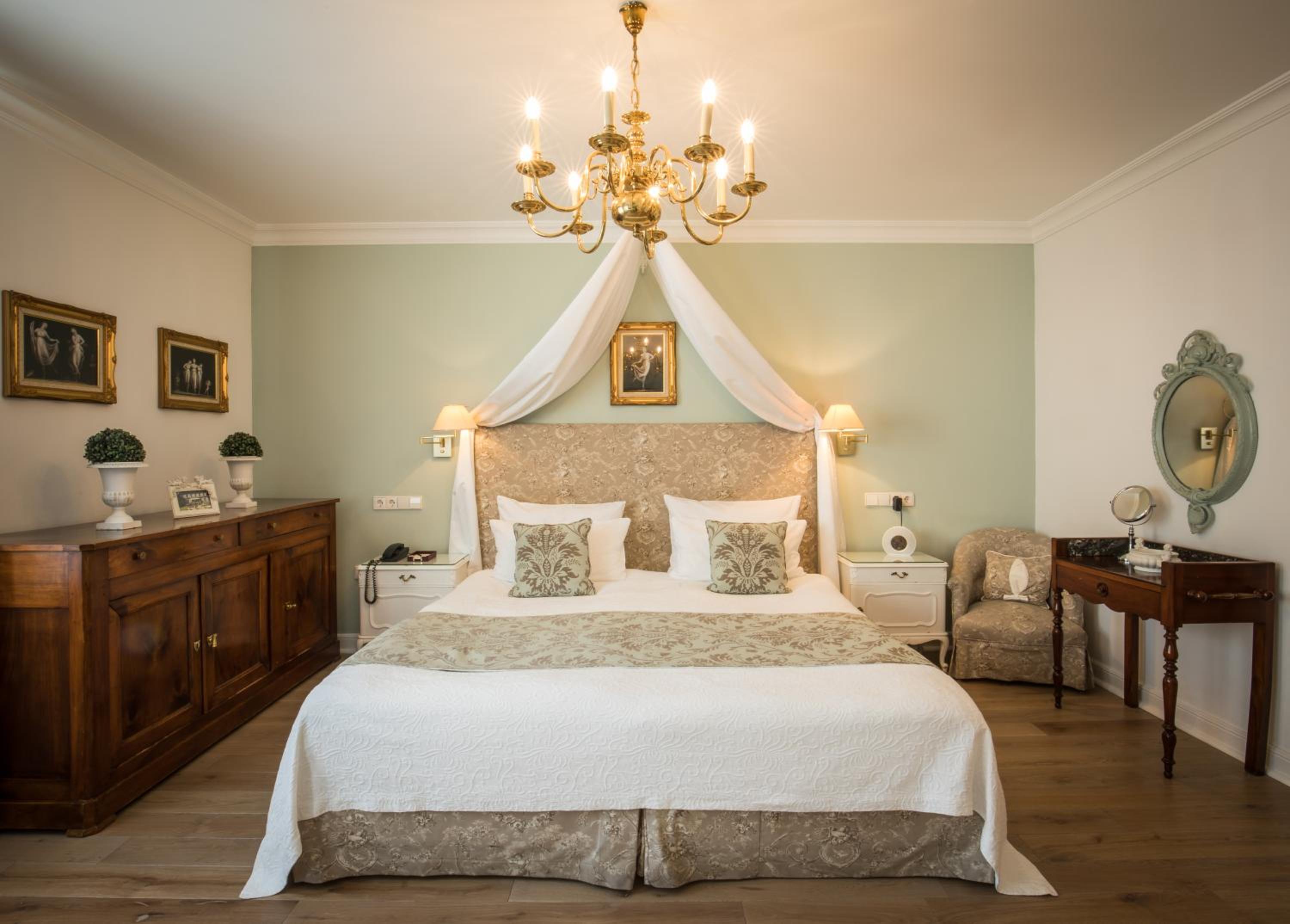 Deluxe Room - Photo 12