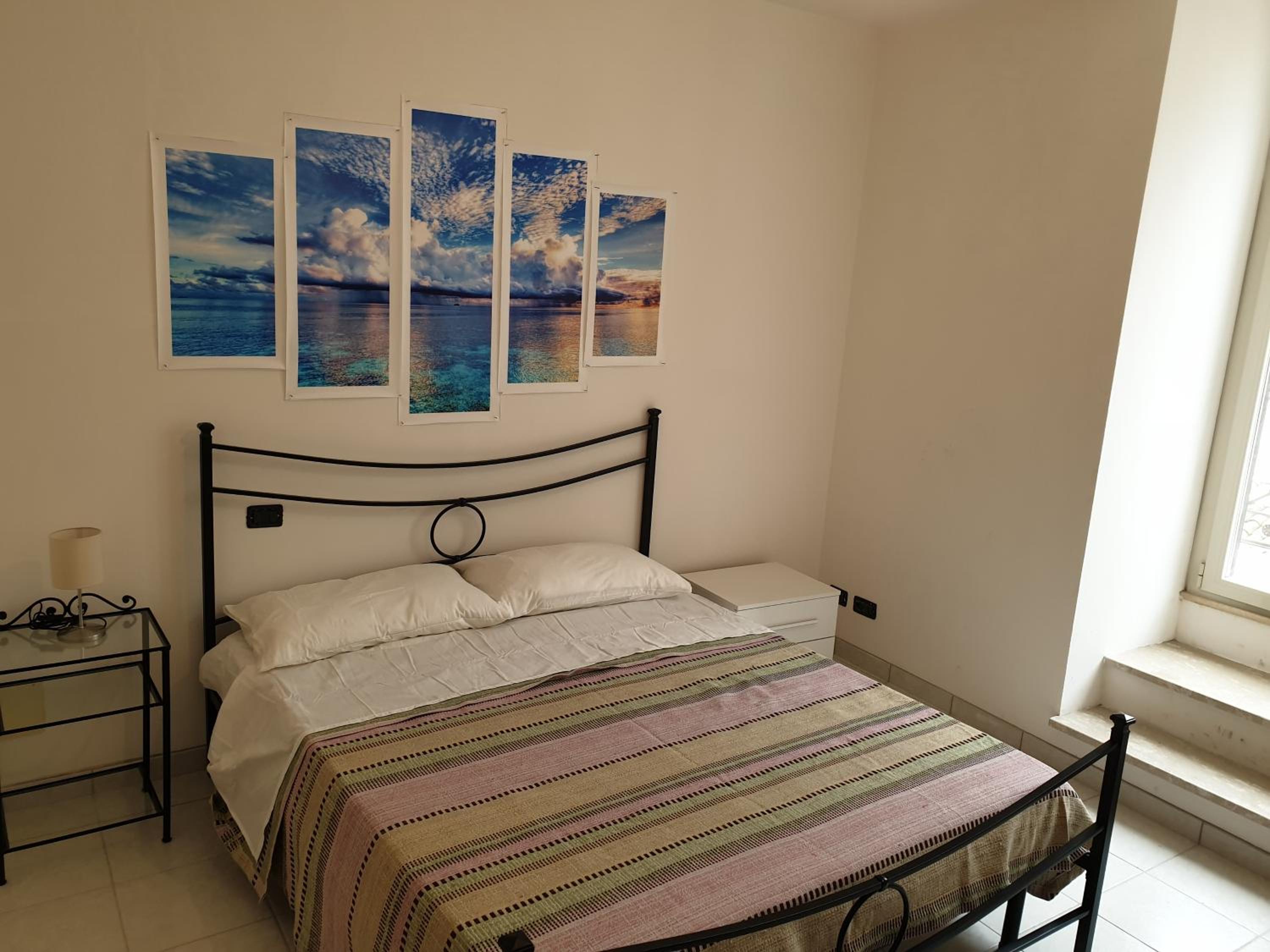 Double Room with Private External Bathroom - Photo 11