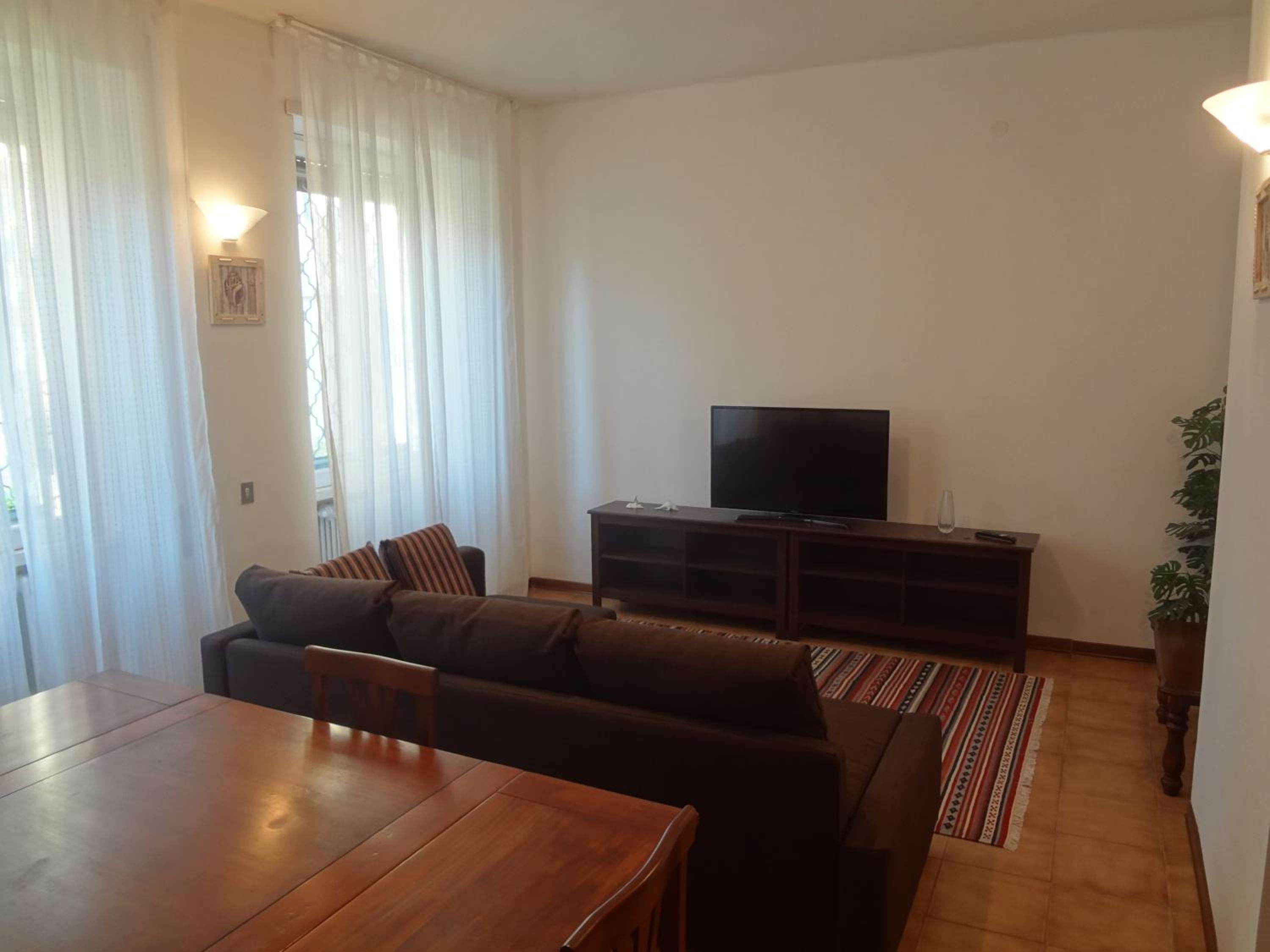 Two-Bedroom Apartment - Photo 24