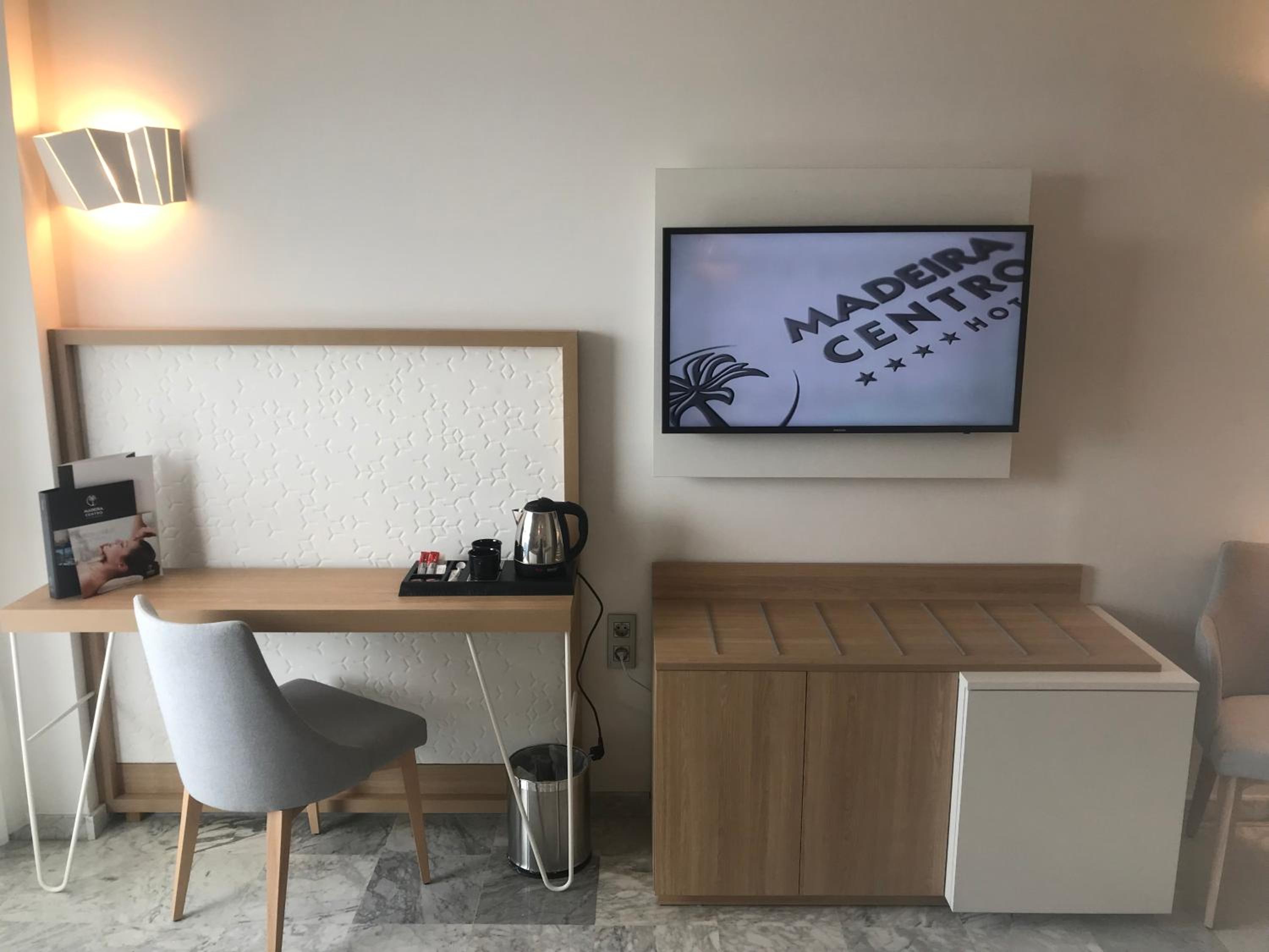 Deluxe Quadruple Room with Terrace and Sea View (4 Adults)