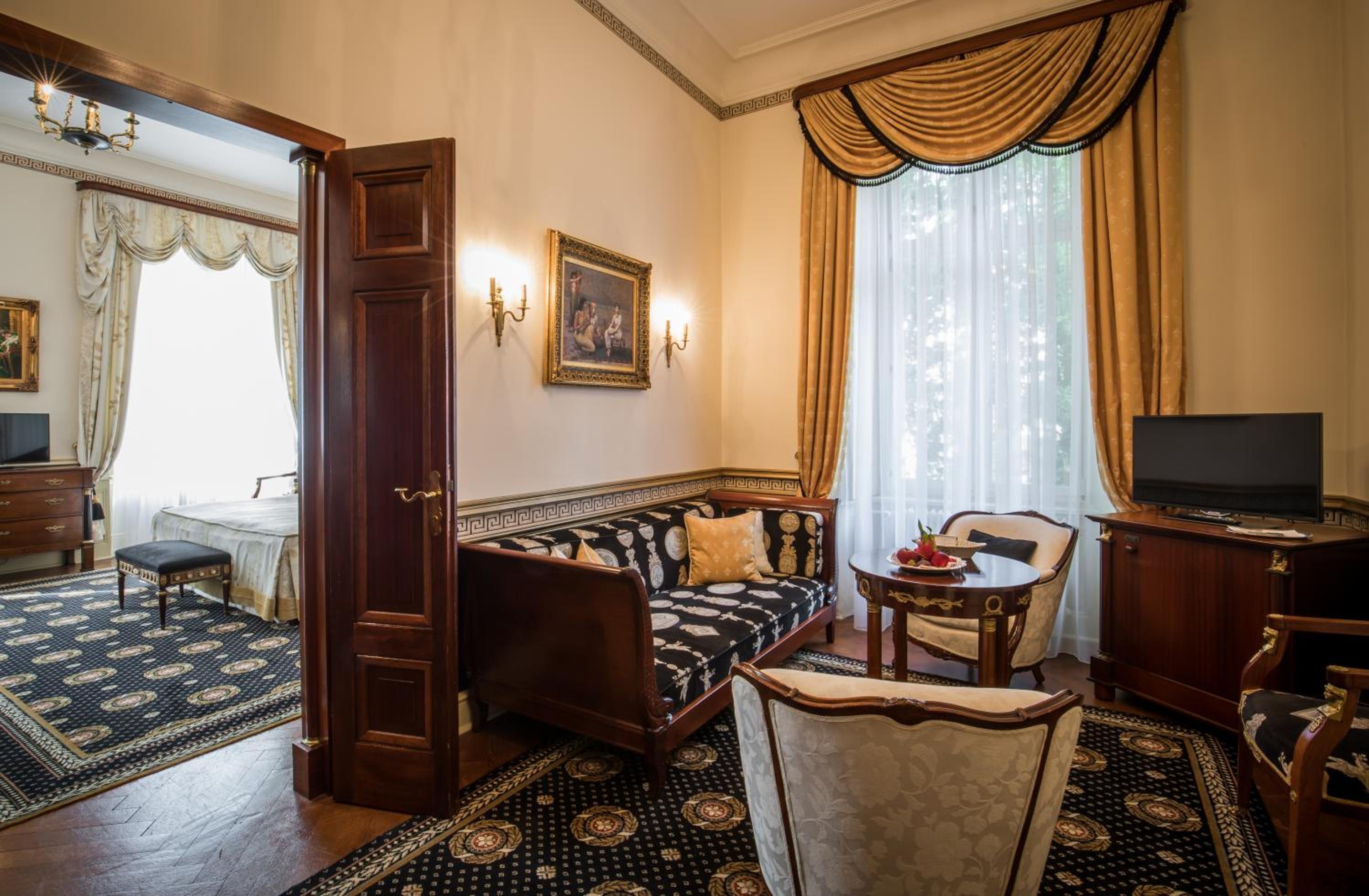 Suite - Photo 9