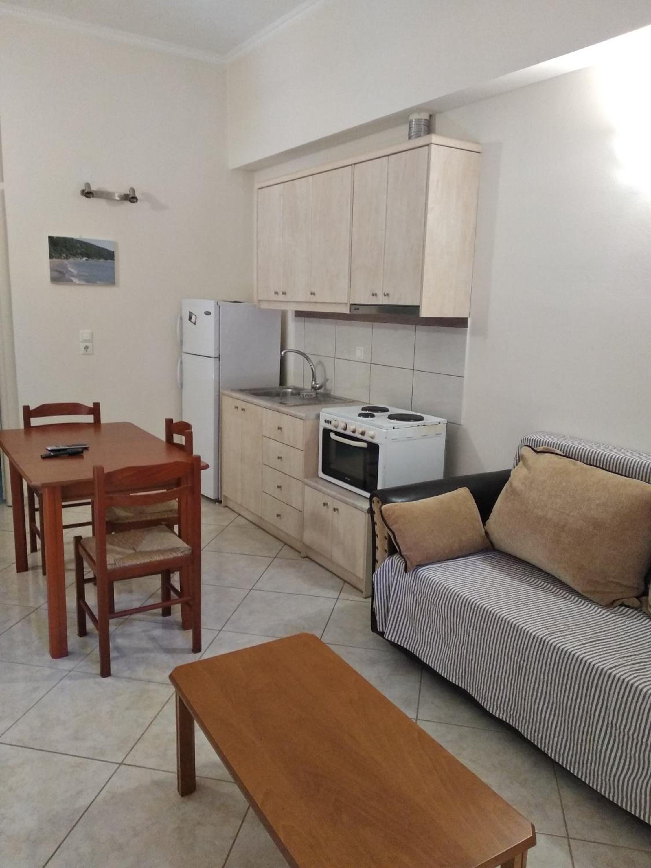 Studio Apartment - Photo 2
