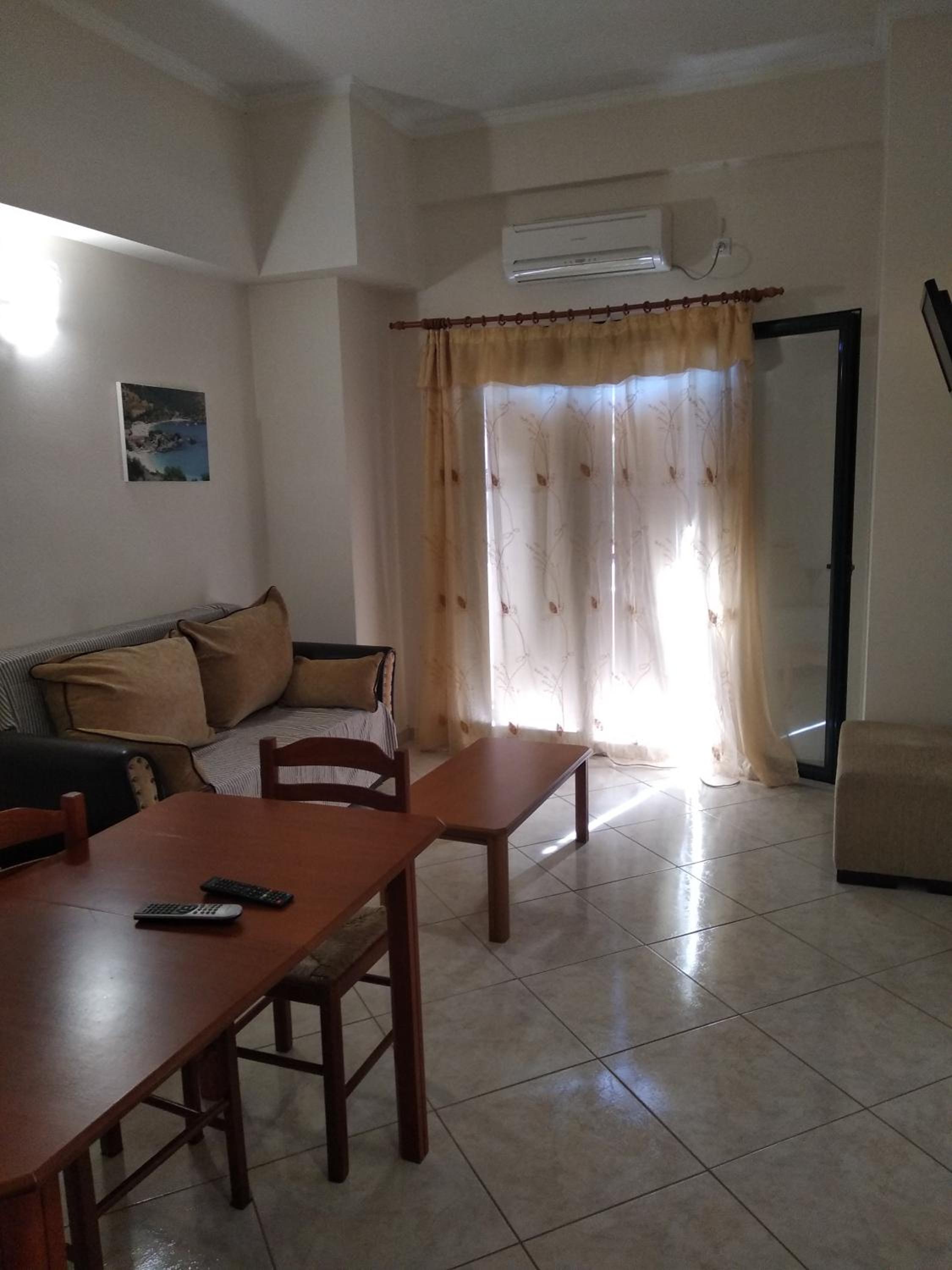 Studio Apartment - Photo 1