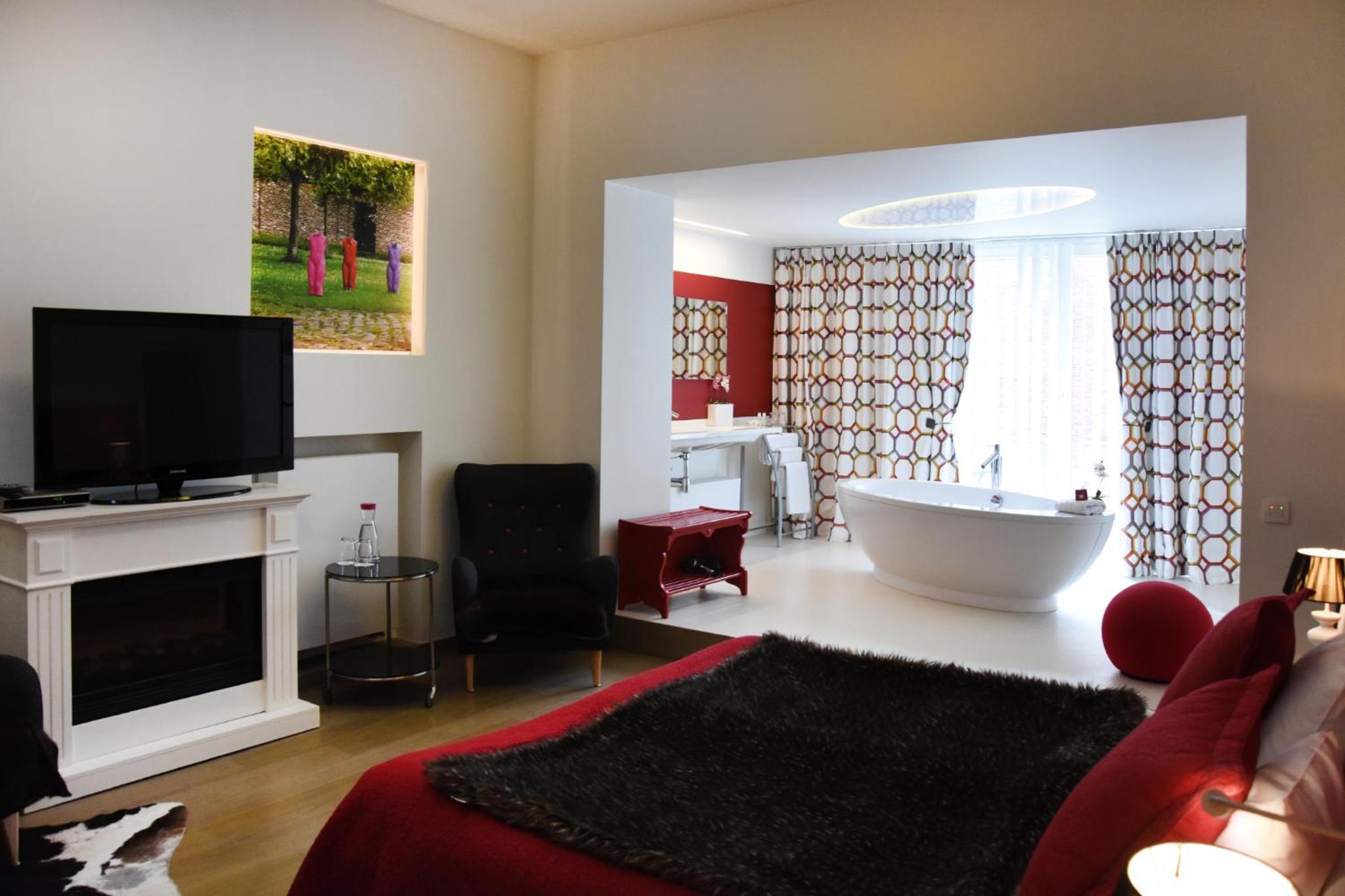 Deluxe Double Room with Balcony - Photo 1