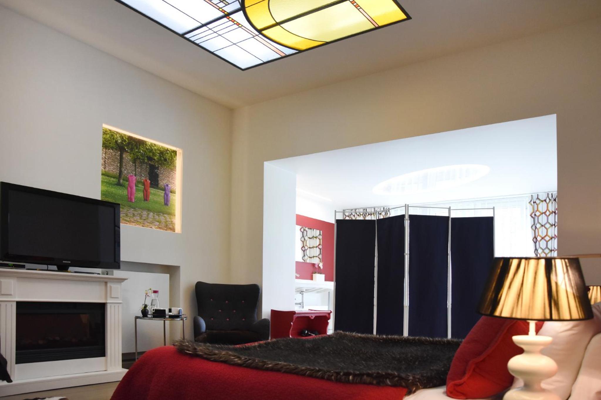 Deluxe Double Room with Balcony - Photo 4
