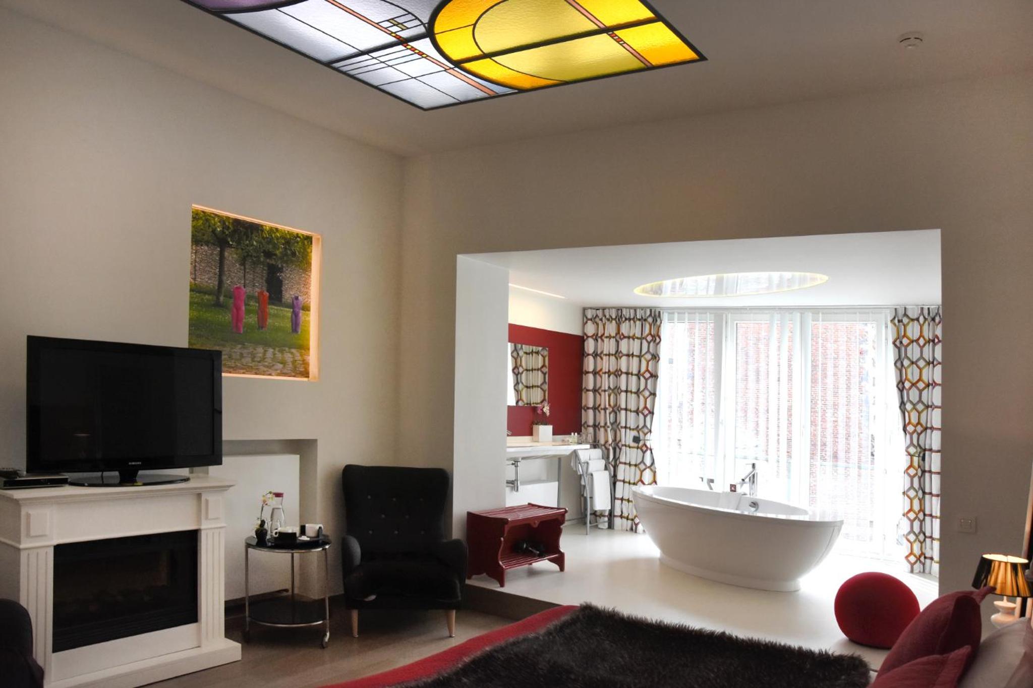 Deluxe Double Room with Balcony - Photo 5