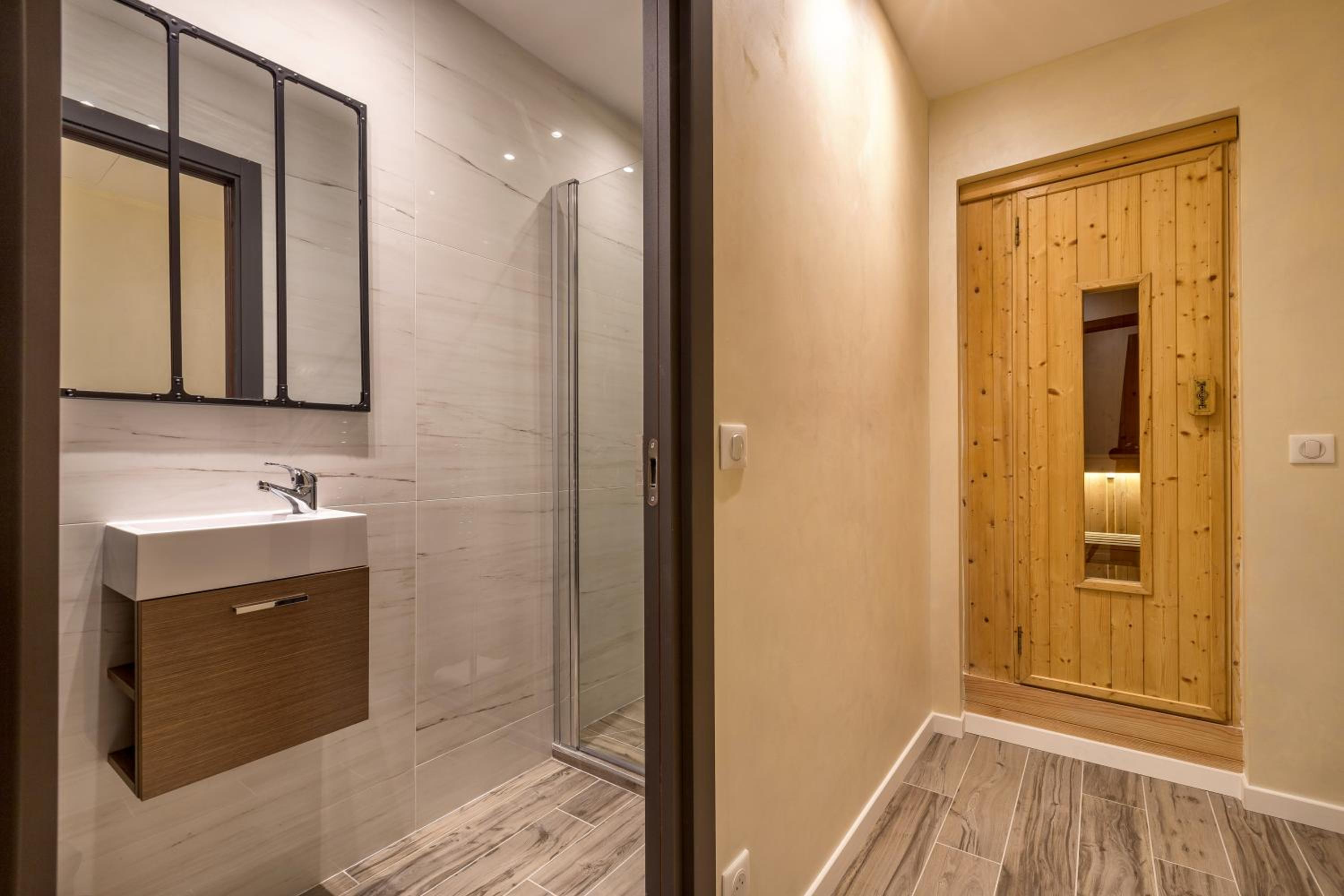 LOFT - Four-Bedroom Premium Apartment with Terrace and sauna and jacuzzi - Photo 21