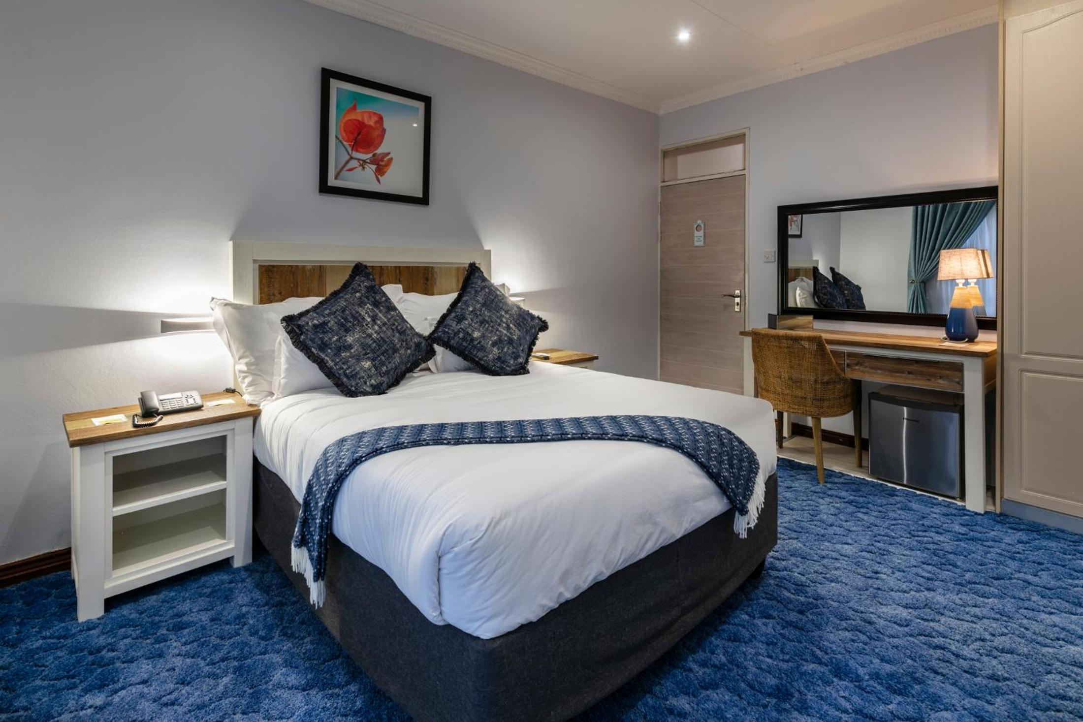 Standard Queen Room