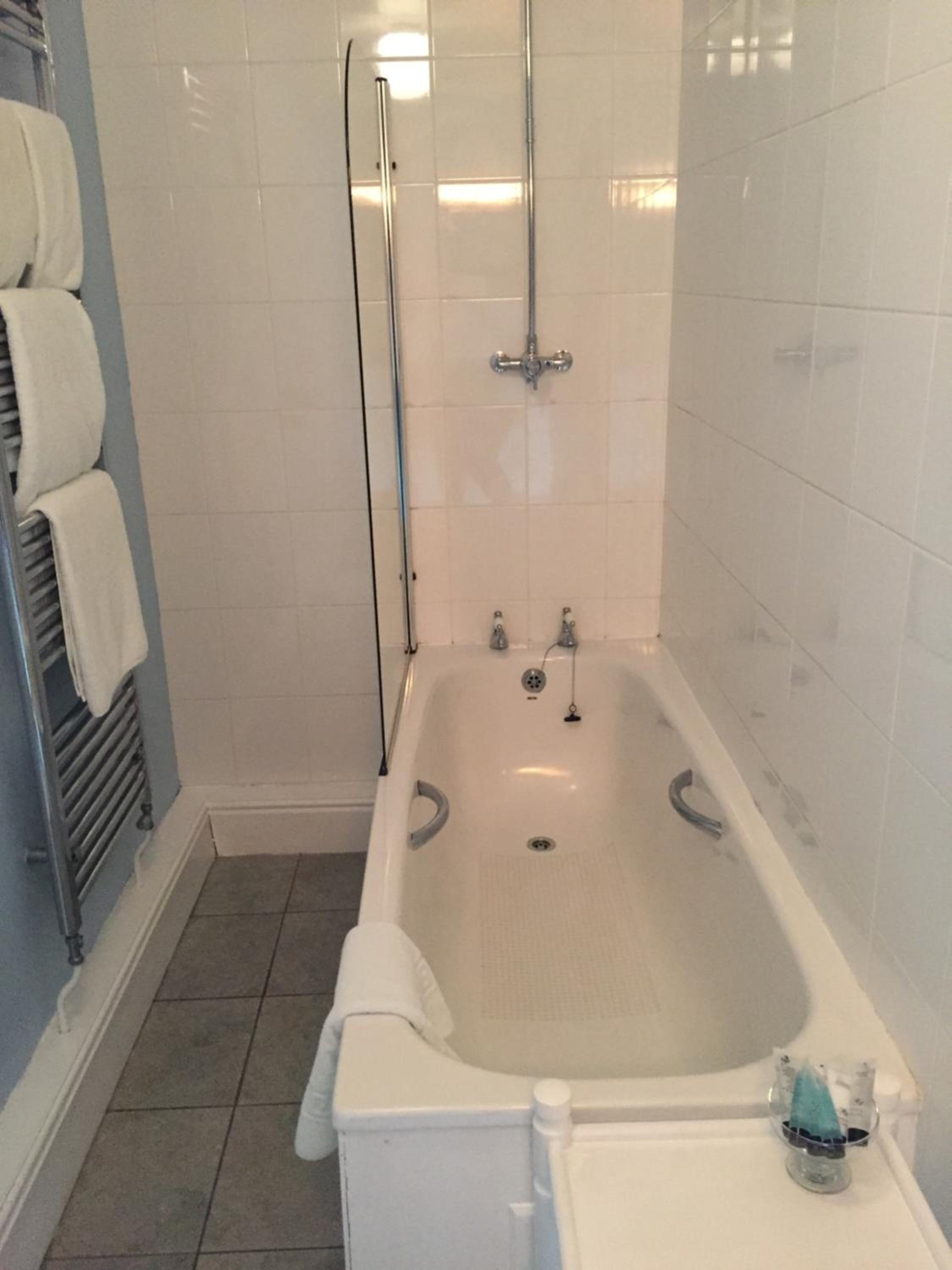 Double or Twin Room - Photo 7