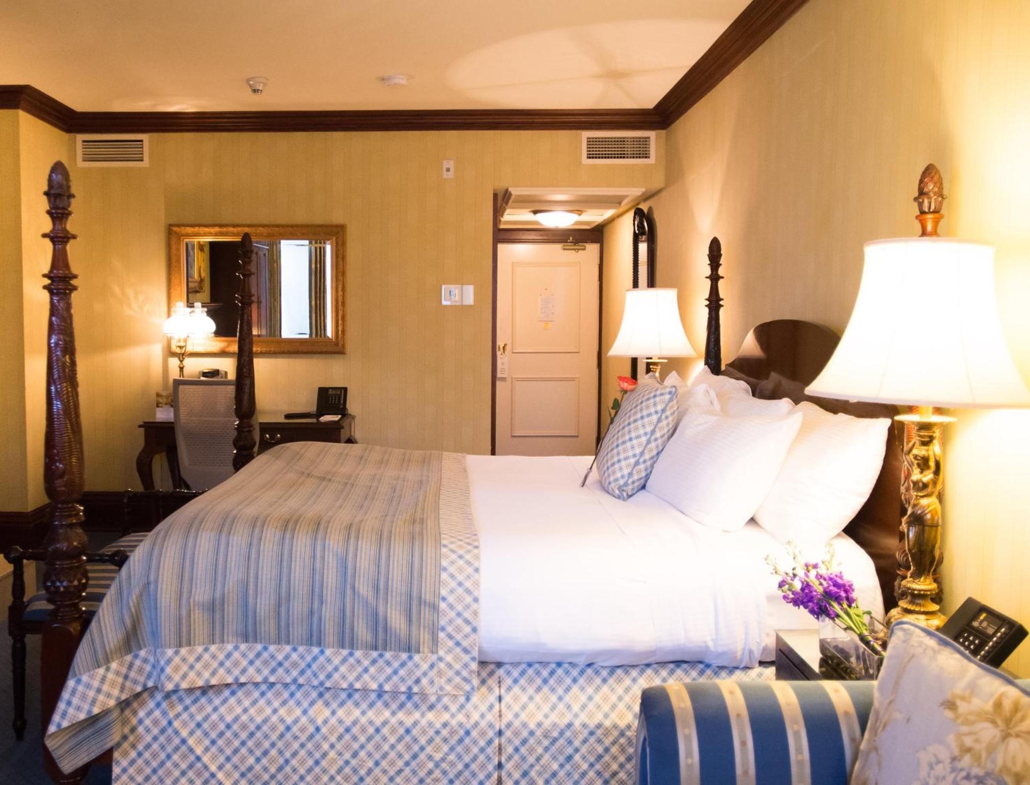 Deluxe King Room photo 2