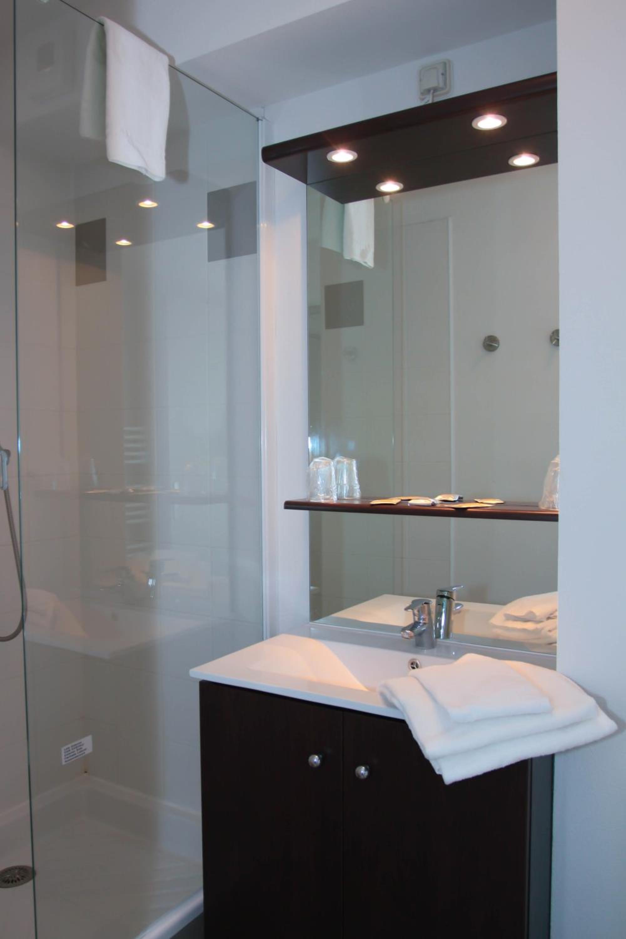 One-Bedroom Apartment (4 Adults) photo 2