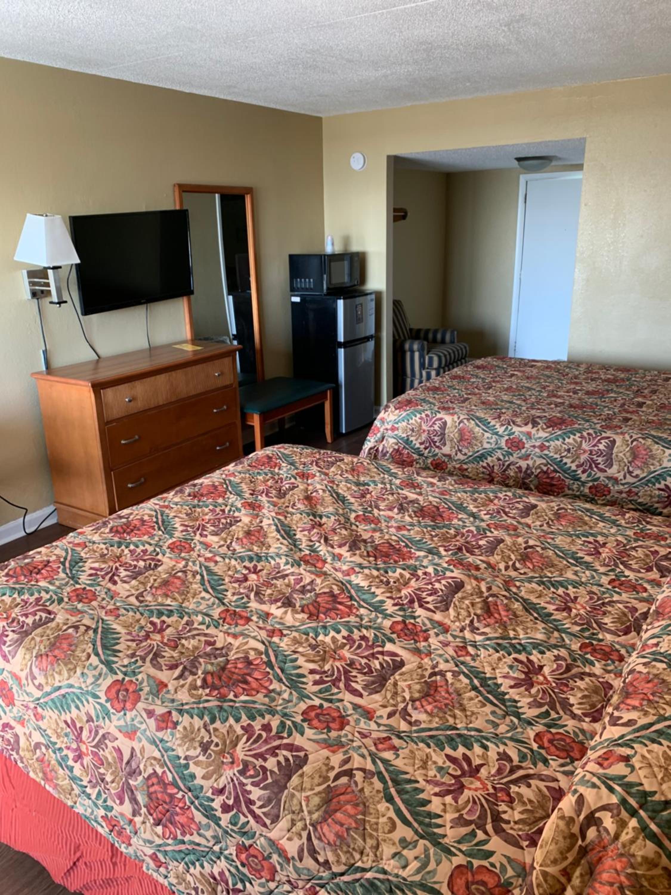 Double Room with Side View - Photo 1