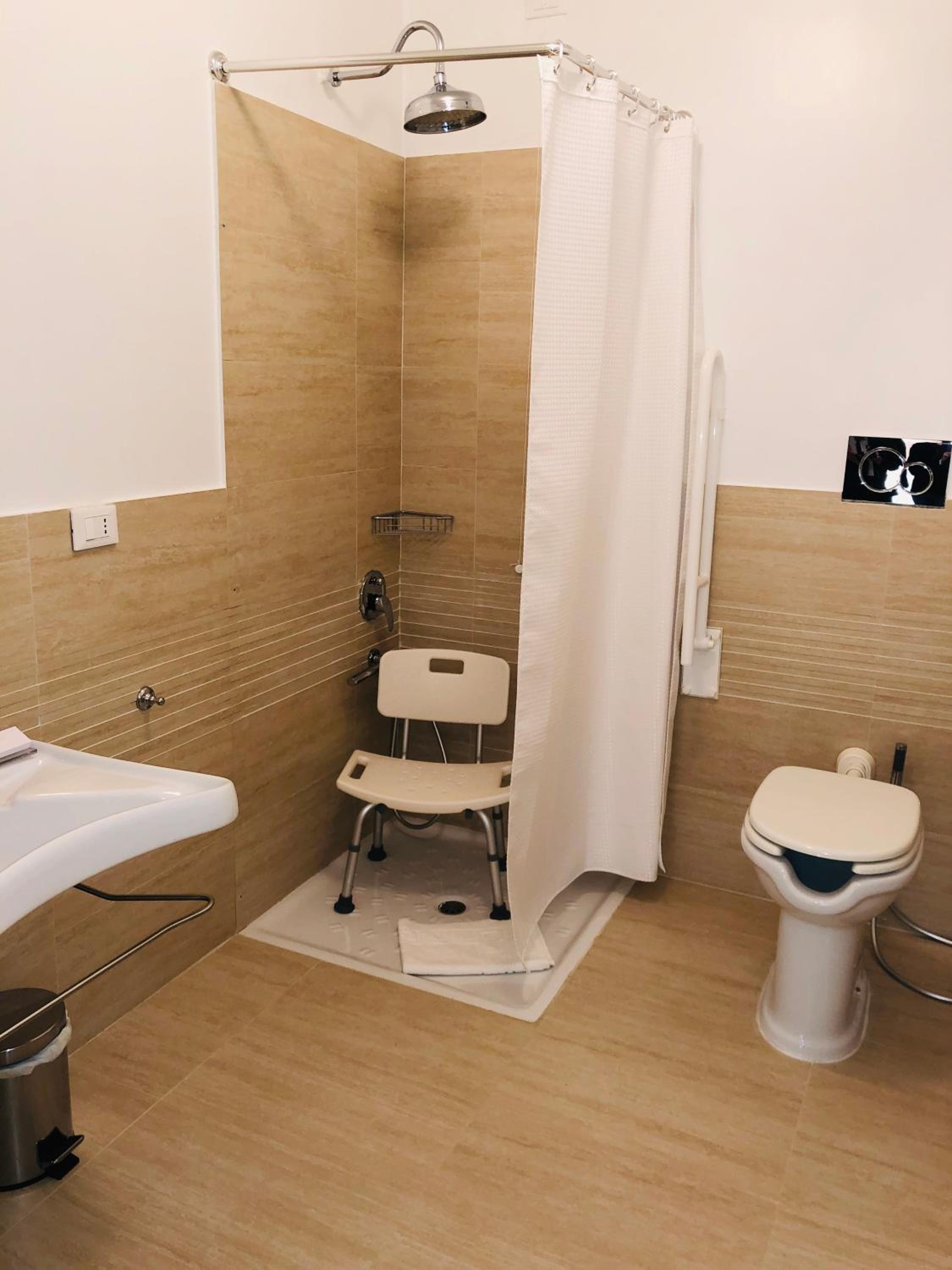 Single Room - Disability Access photo 2