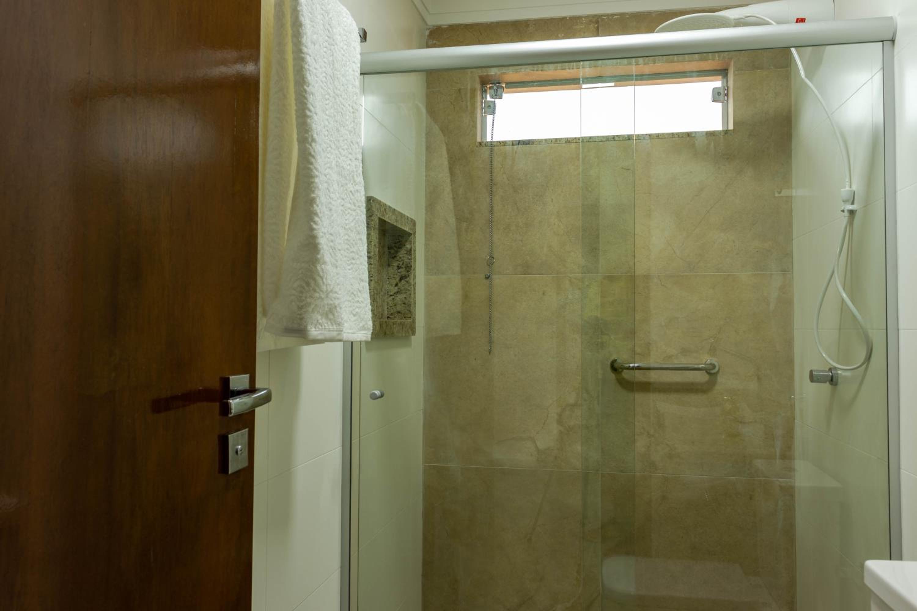 Suite - Photo 3