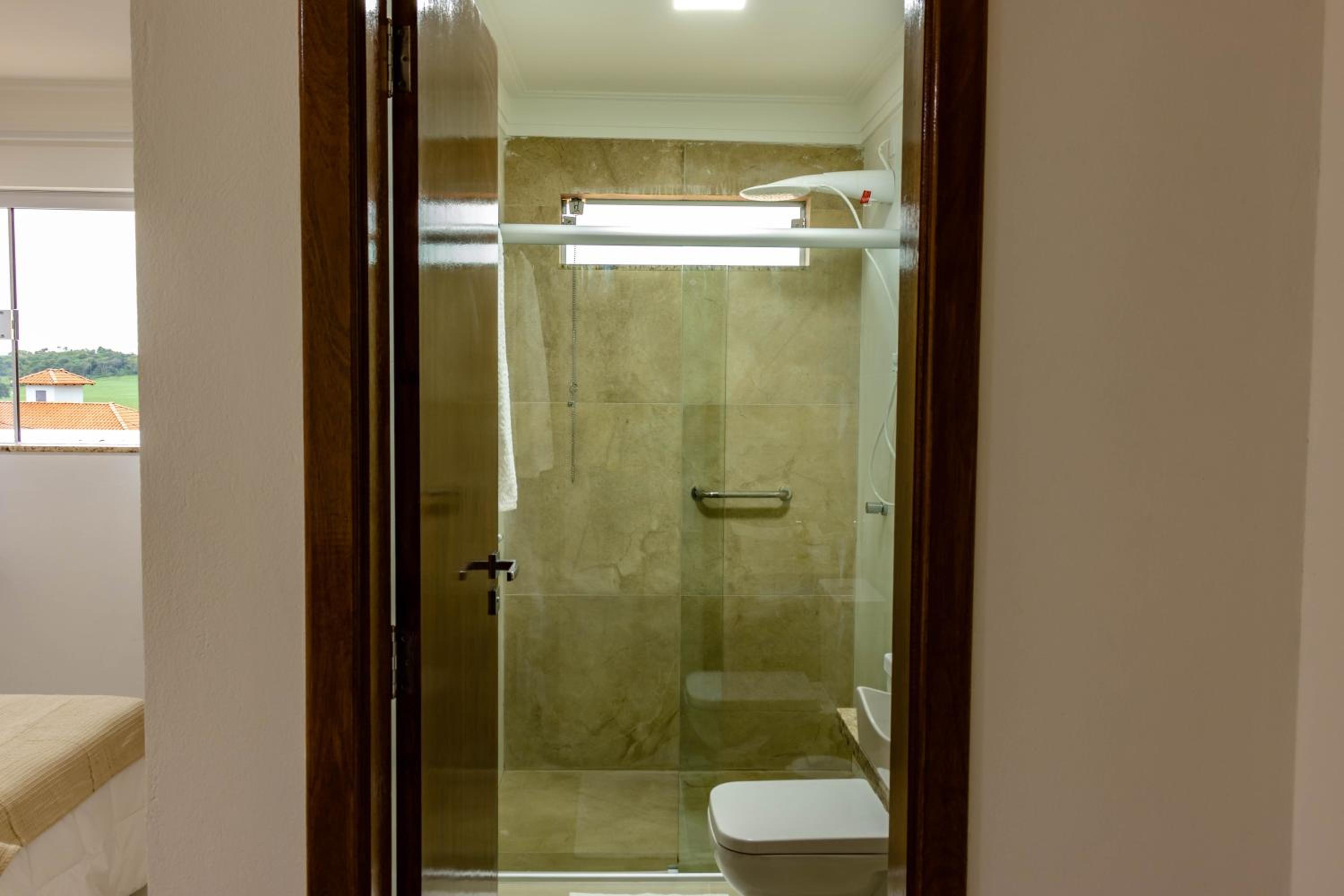 Suite - Photo 5