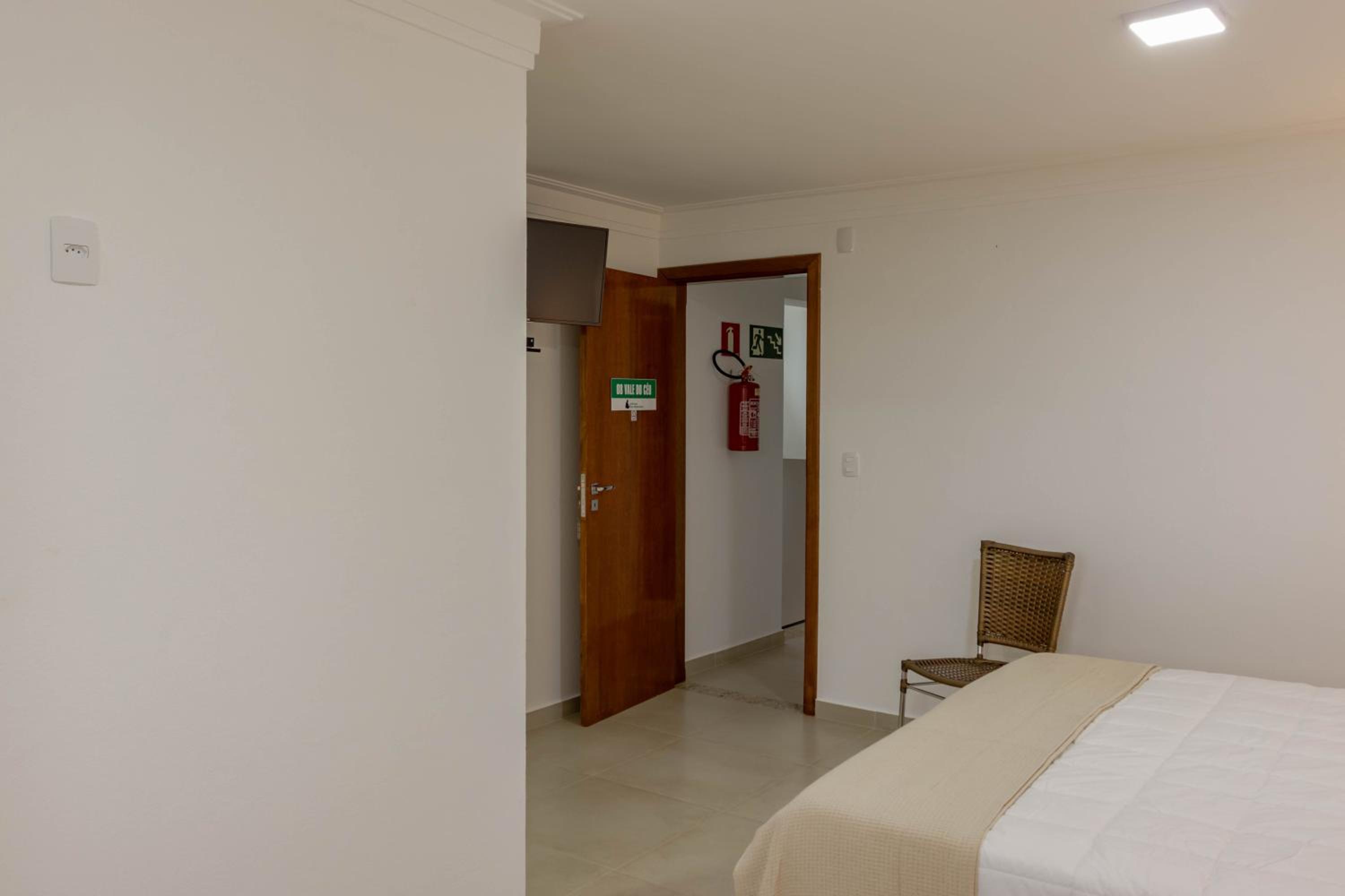 Suite - Photo 1