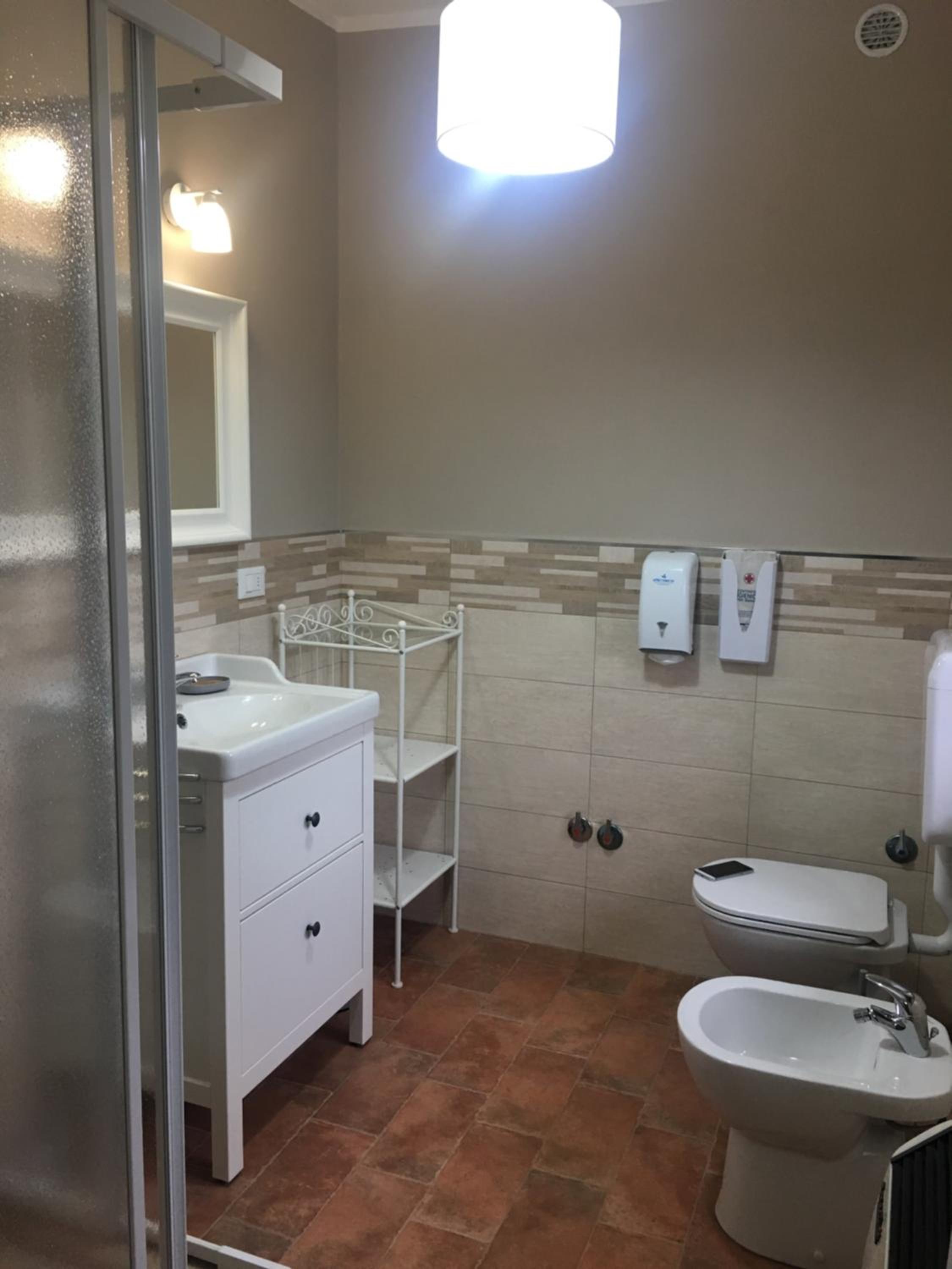 Twin Room with Private Bathroom - Photo 19