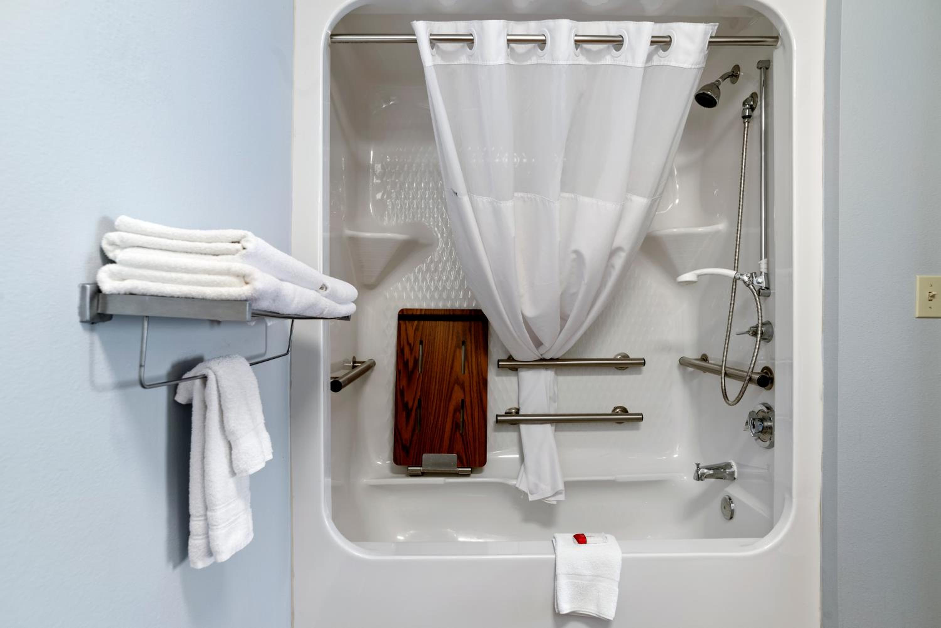 Deluxe King Room - Mobility  Access/Non-Smoking - Photo 7