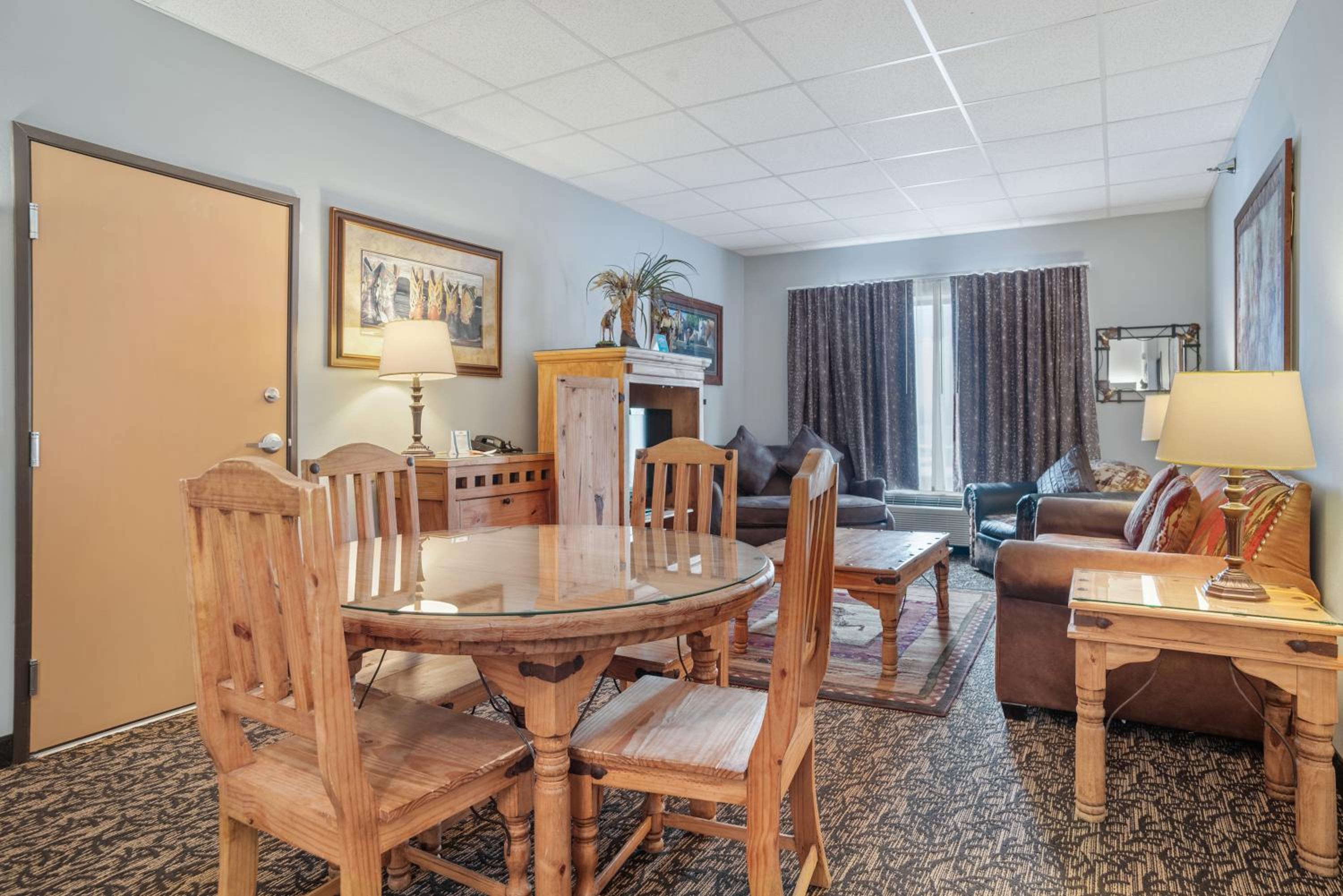 One-Bedroom Deluxe King Suite - Non-SmokingÂ  - Photo 6