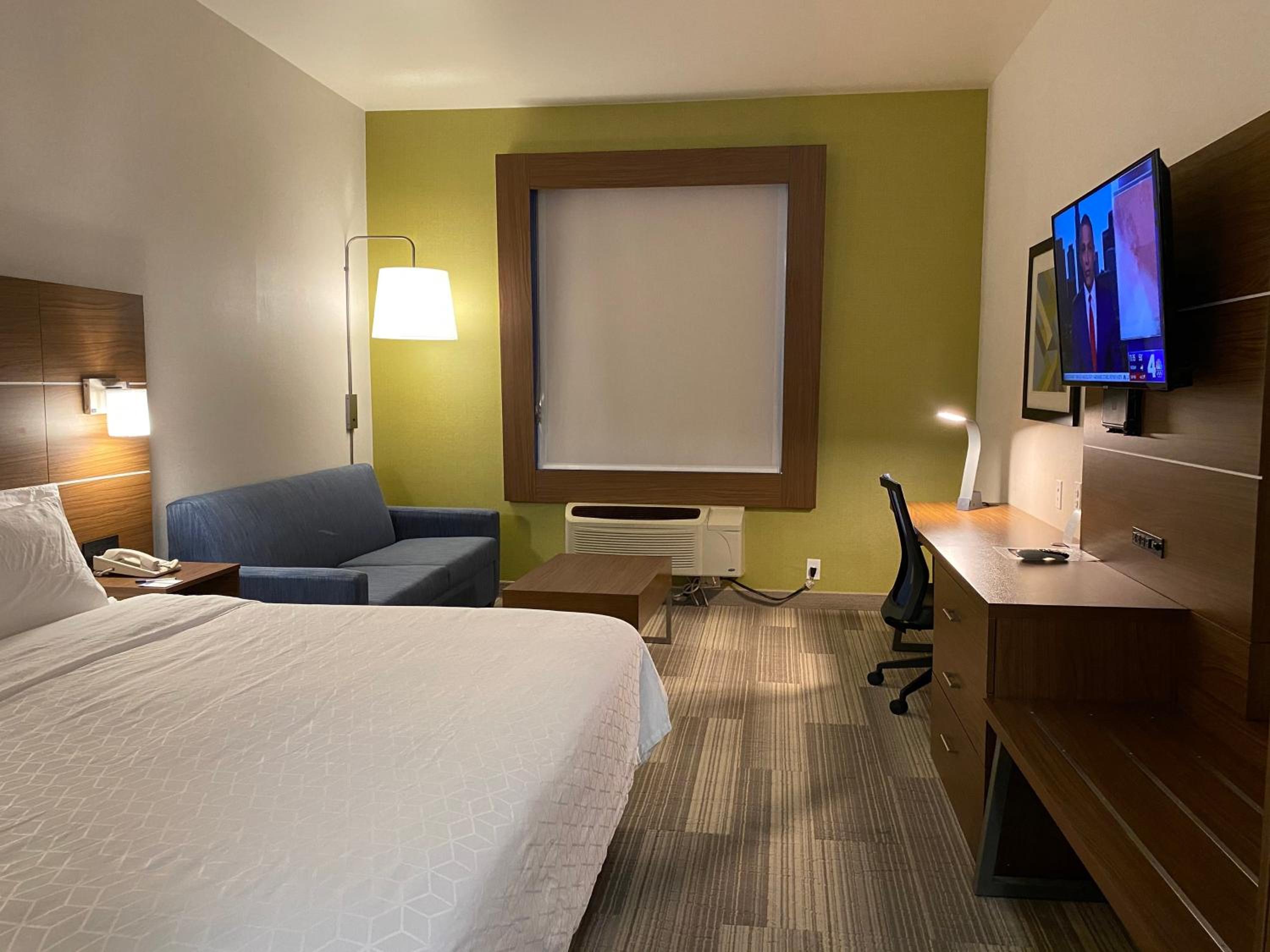 Standard King Room with Mobility Accessible Tub