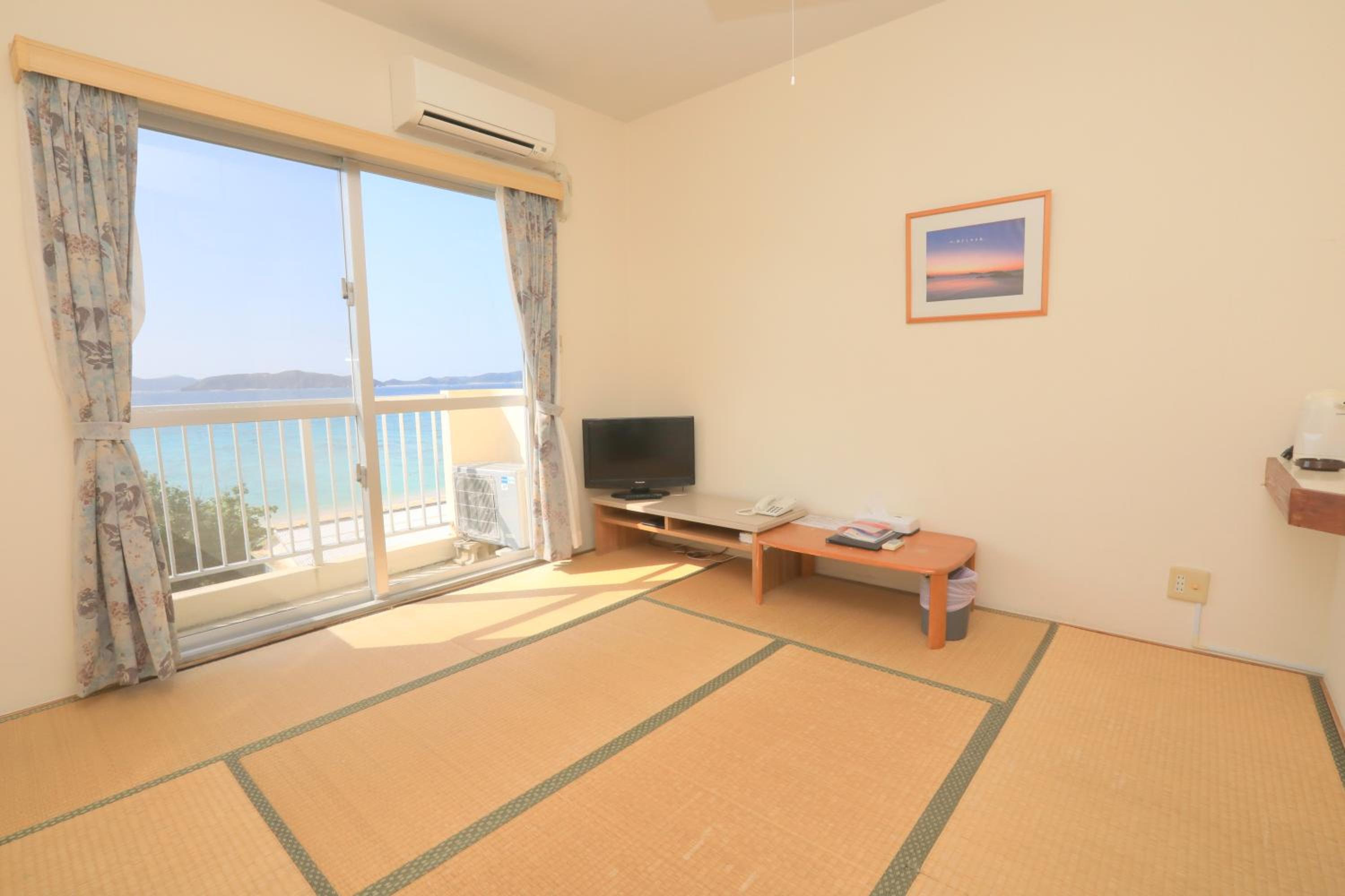 Japanese-Style Triple Room with Sea View