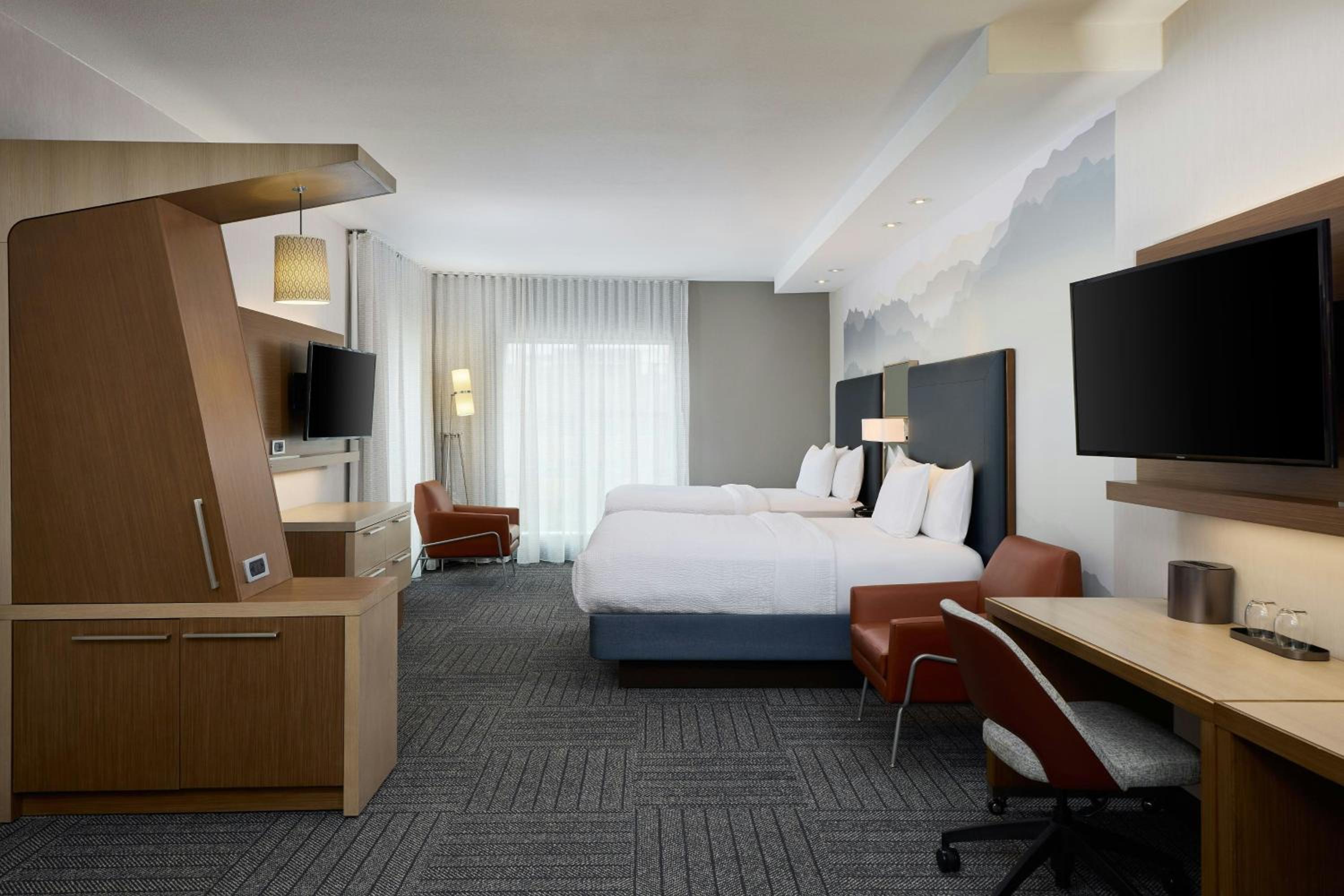 Studio with Two Queen Beds, Bathtub and Sofa Bed - Mobility Access/Hearing Accessible