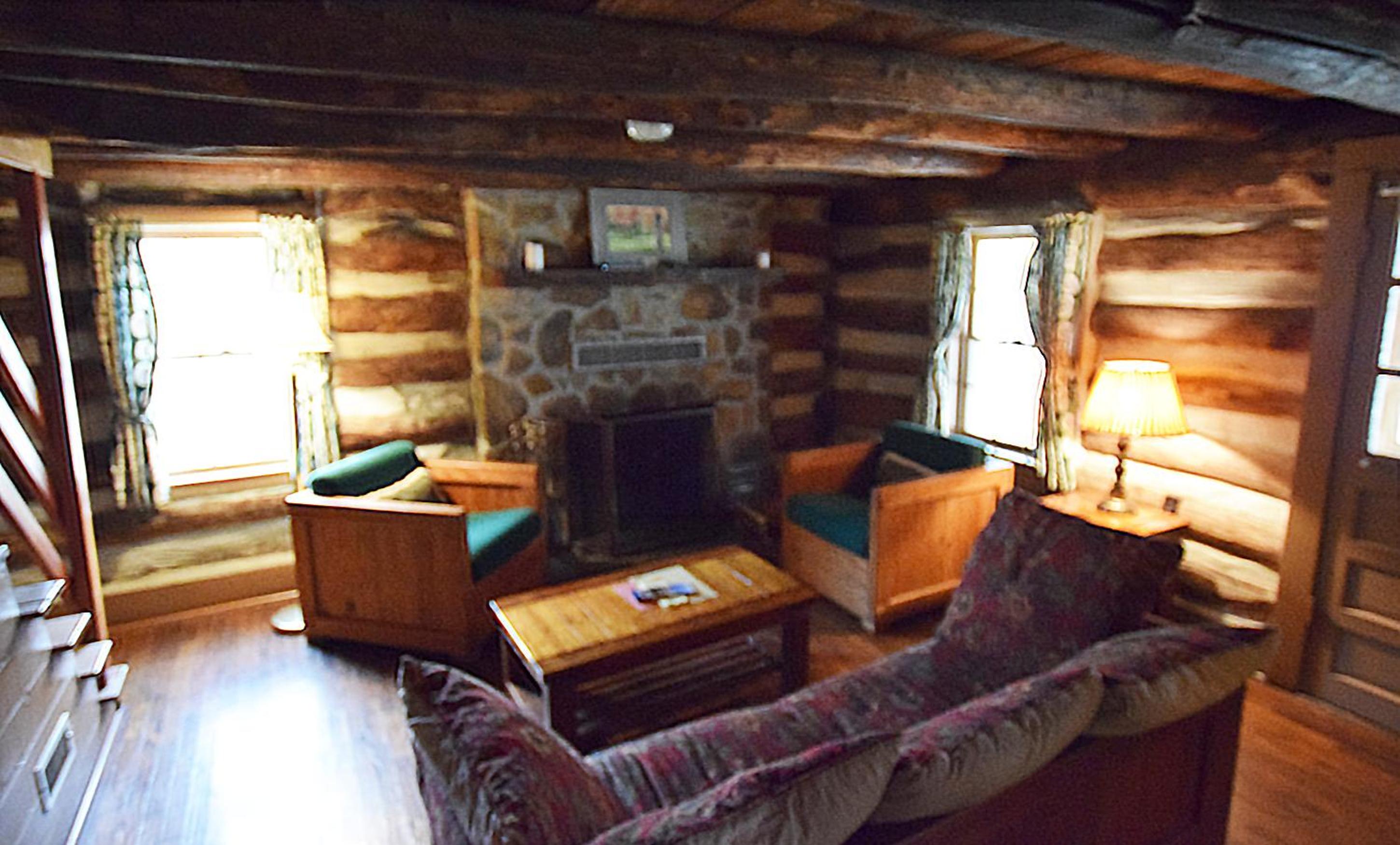 Rose River Cabin on Rose River by Shenandoah NP (Pet friendly with add. fee)