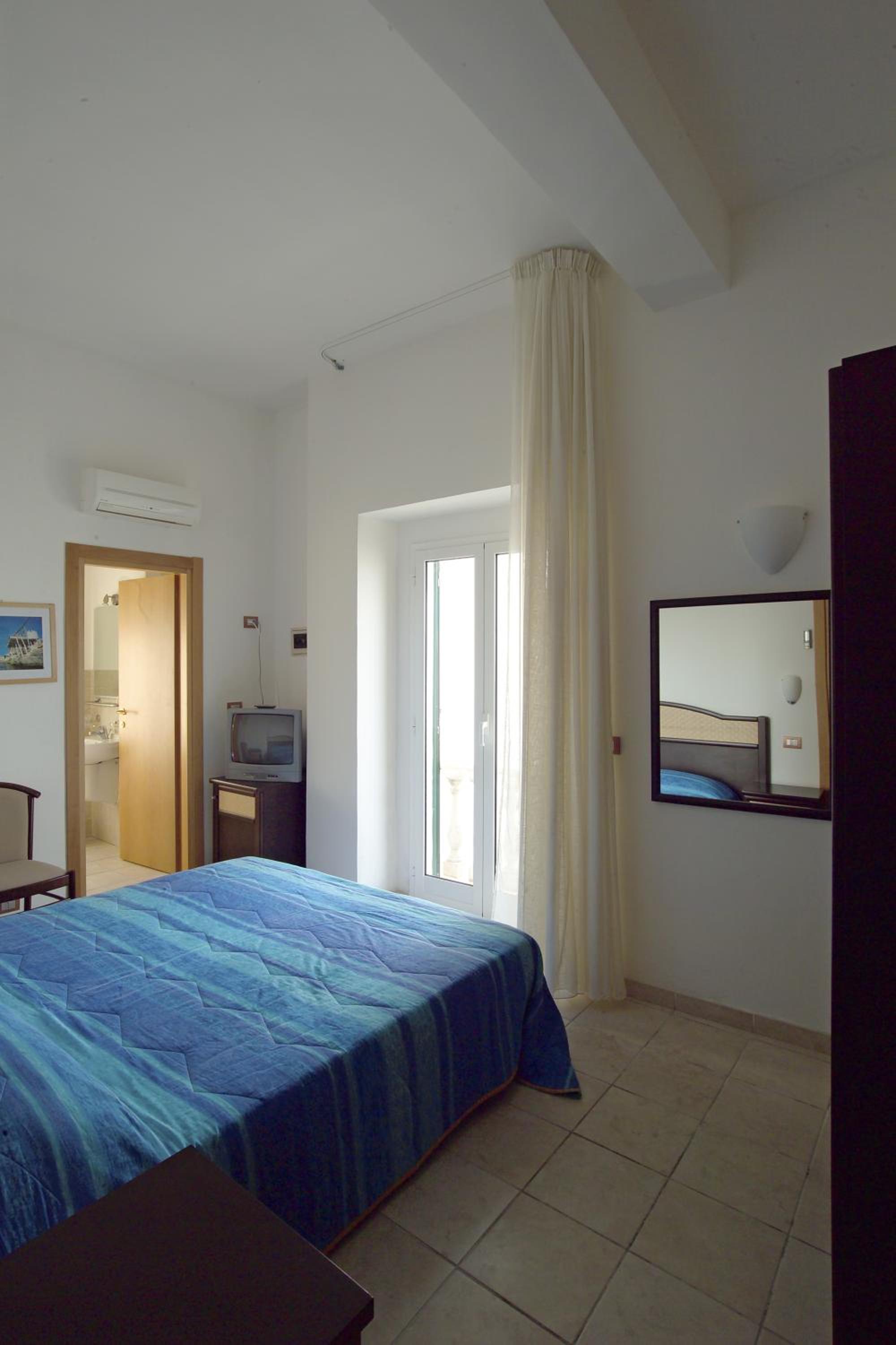 Double Room - Photo 7
