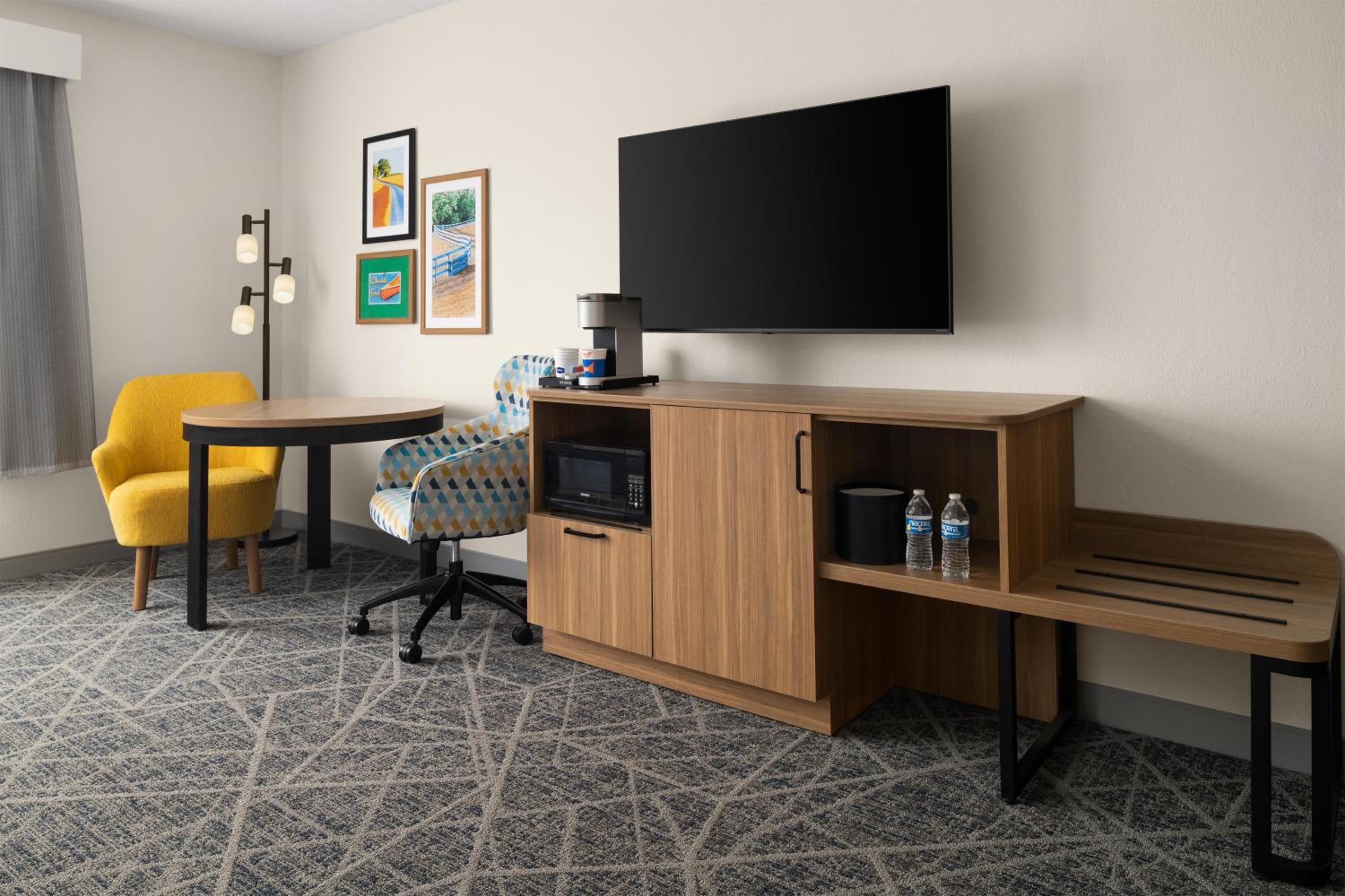 King Room with Accessible Tub - Mobility and Hearing Access/Non-Smoking