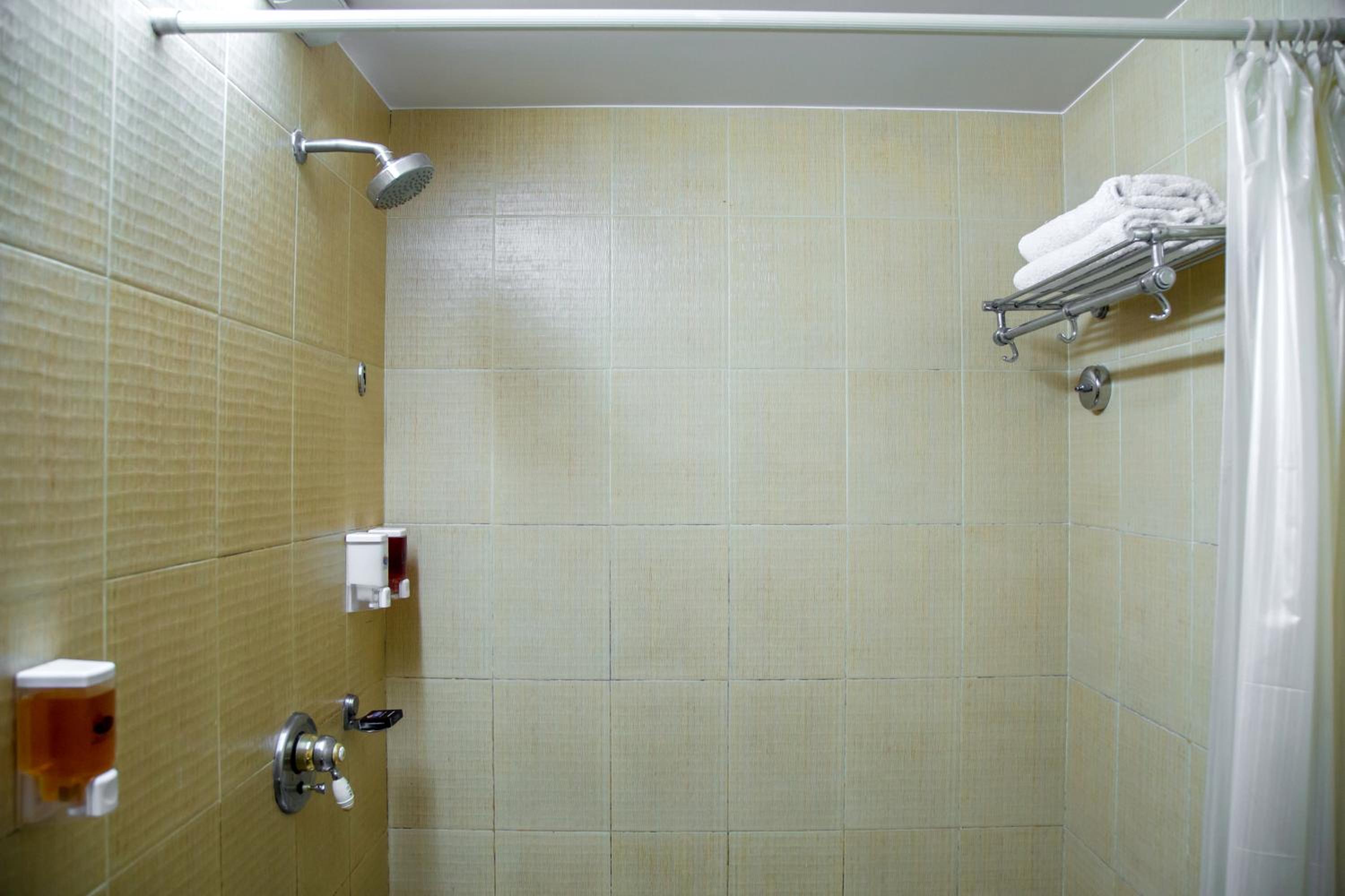 Deluxe Room - Photo 8