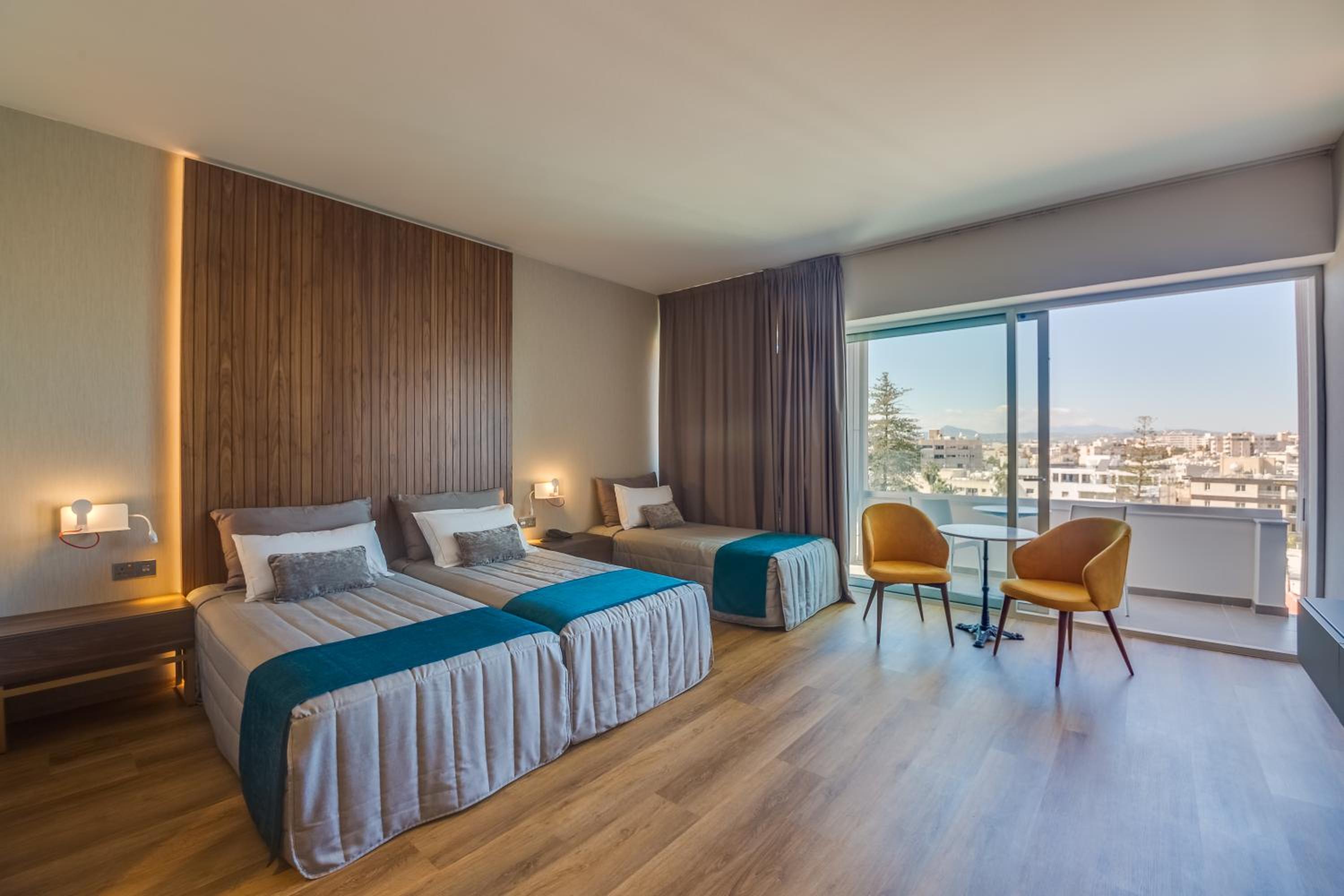 Triple Room with City View (3 Adults)  - Photo 1