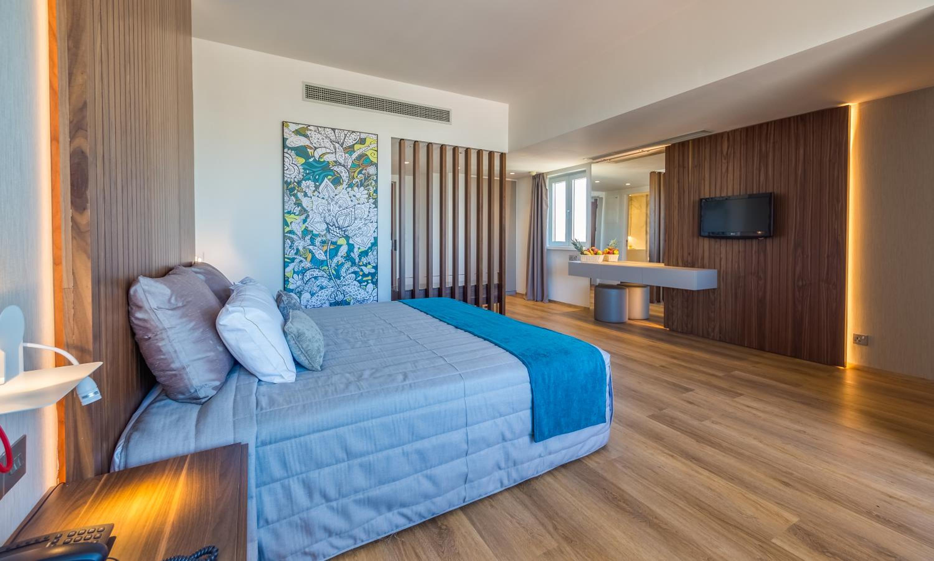 Superior Double Room with Sea View - Photo 1