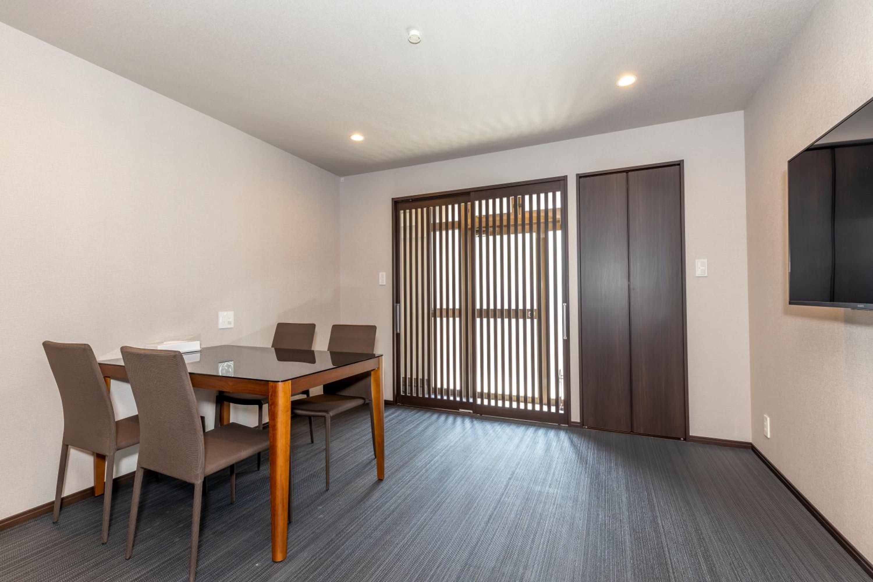 Standard Family Room - Photo 8