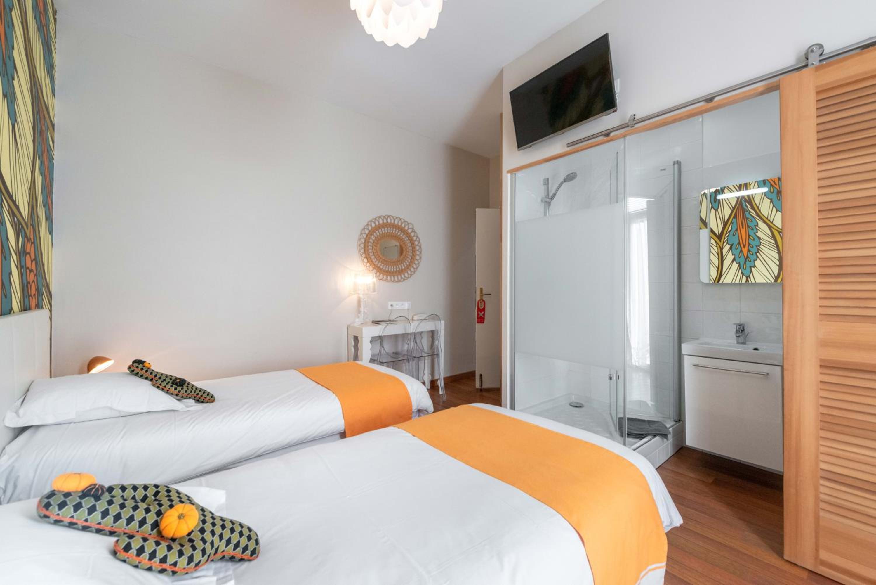 Double or Twin Room - Photo 4