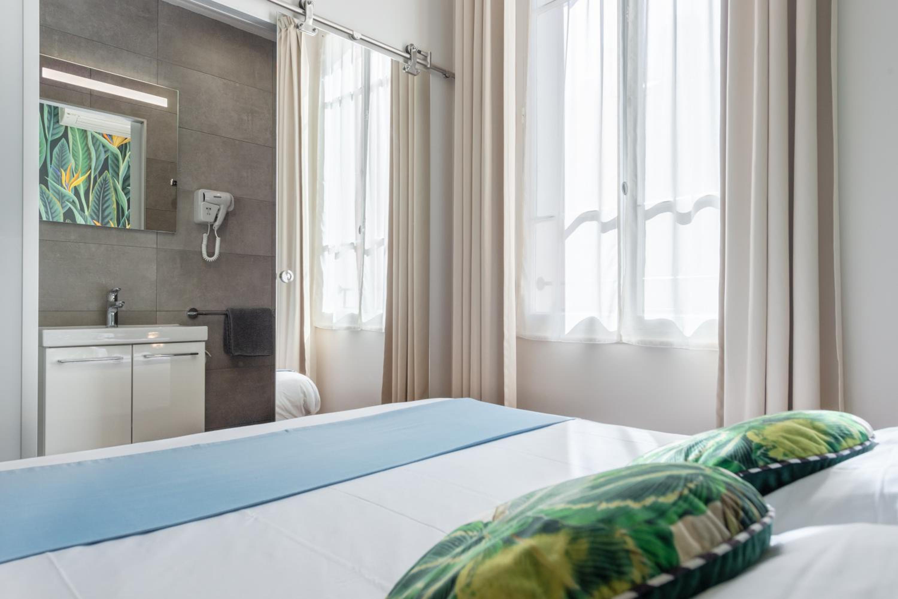 Double Room - Photo 10