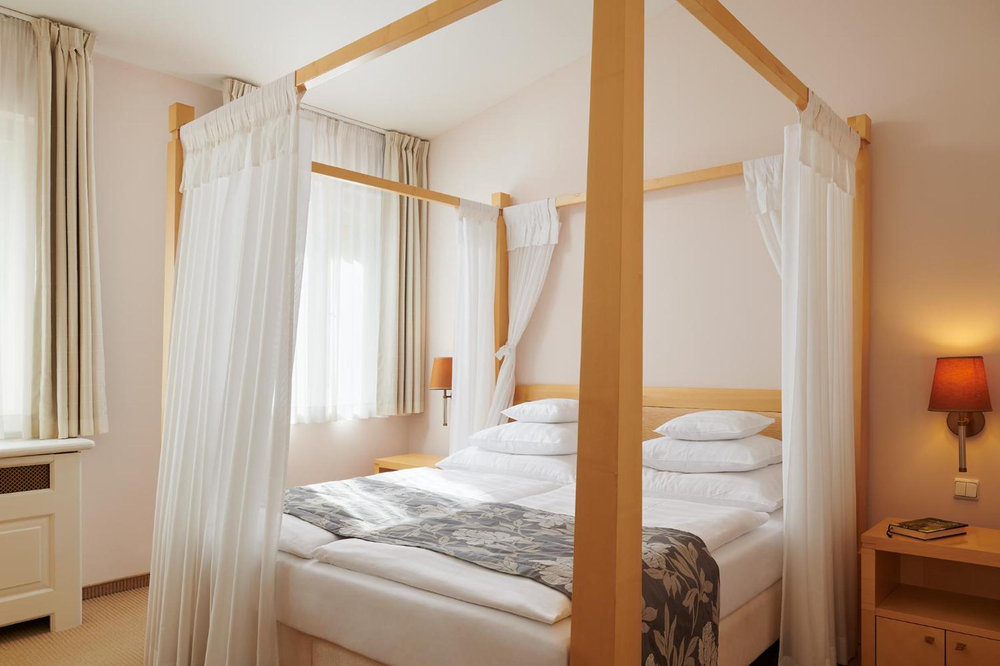 Deluxe Loft Room thumbnail 6