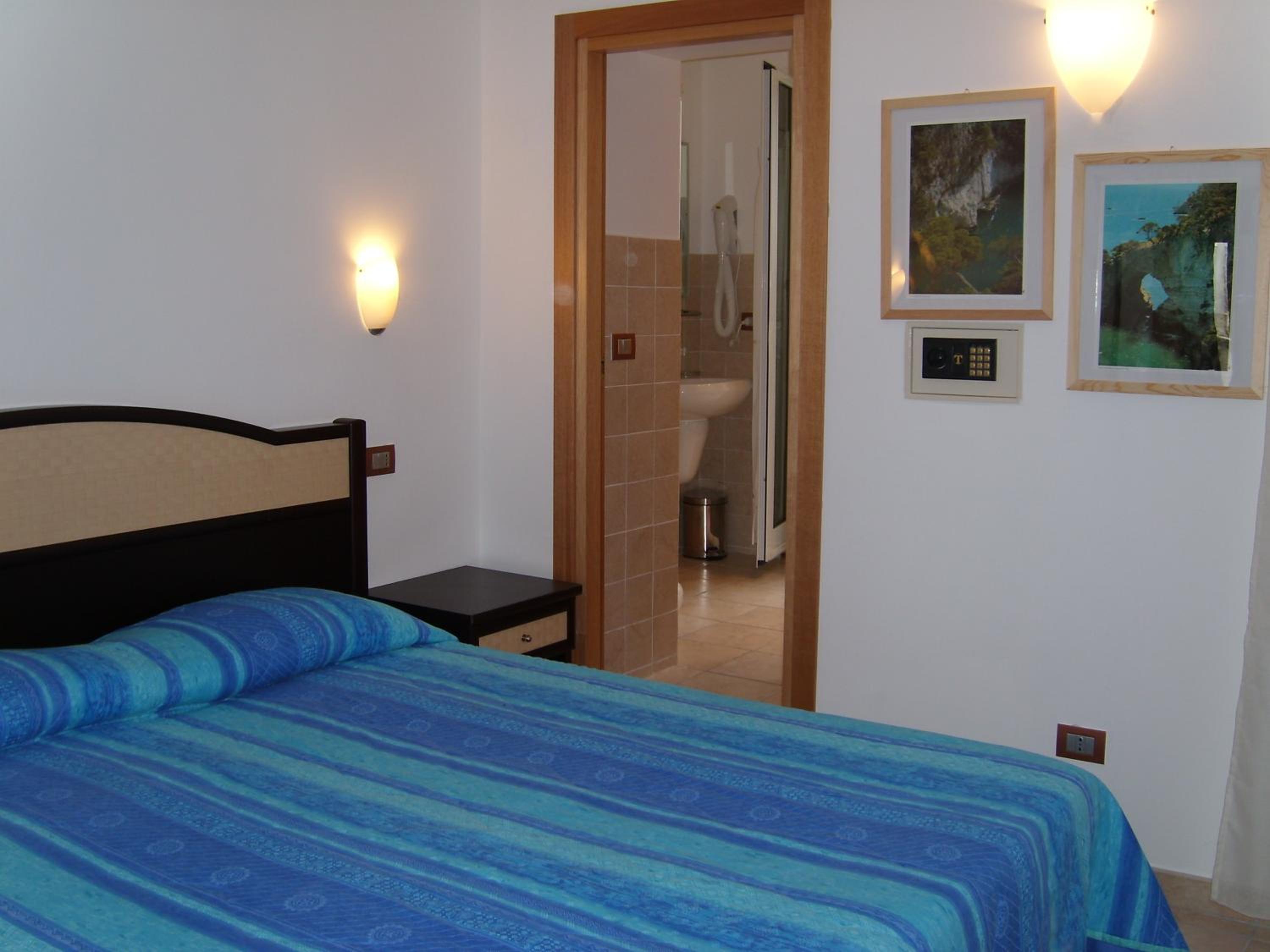 Double Room - Photo 6