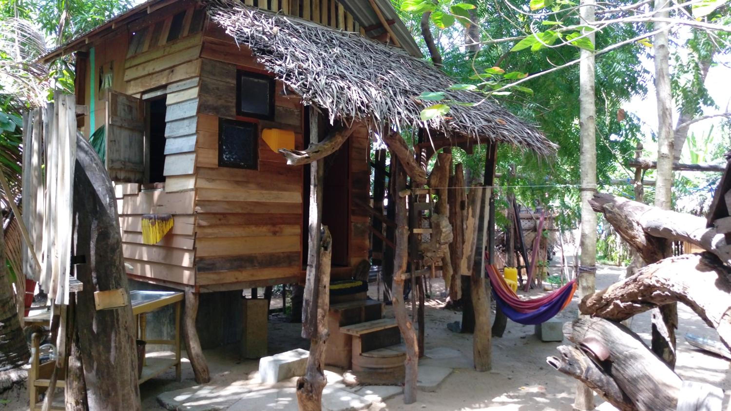 Single Room Cabana with Shared Bathroom photo 3
