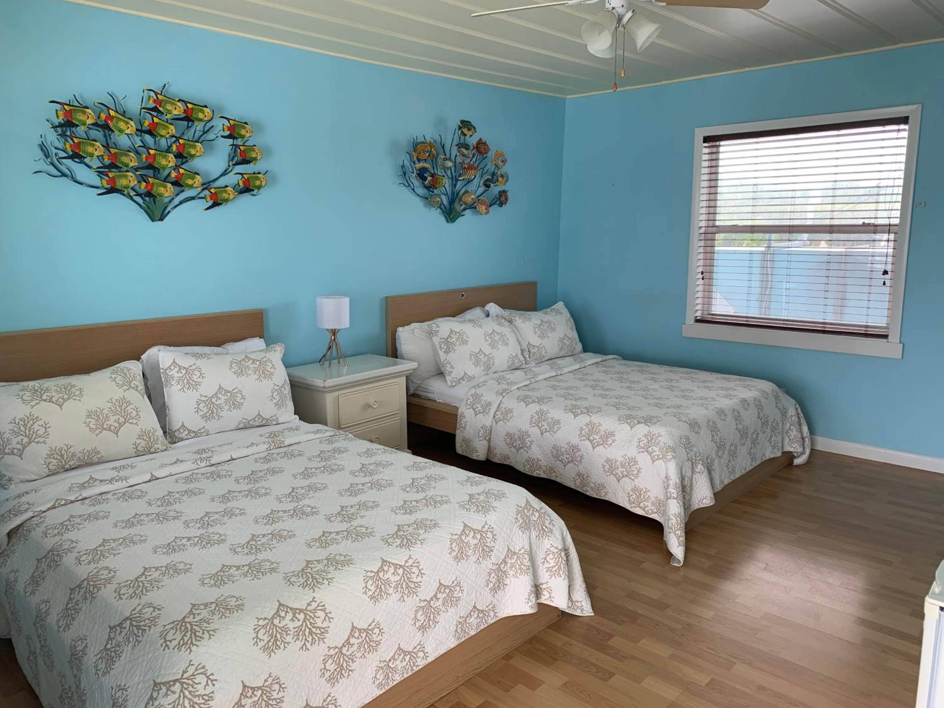 Double Room with Two Double Beds and Sea View photo 1
