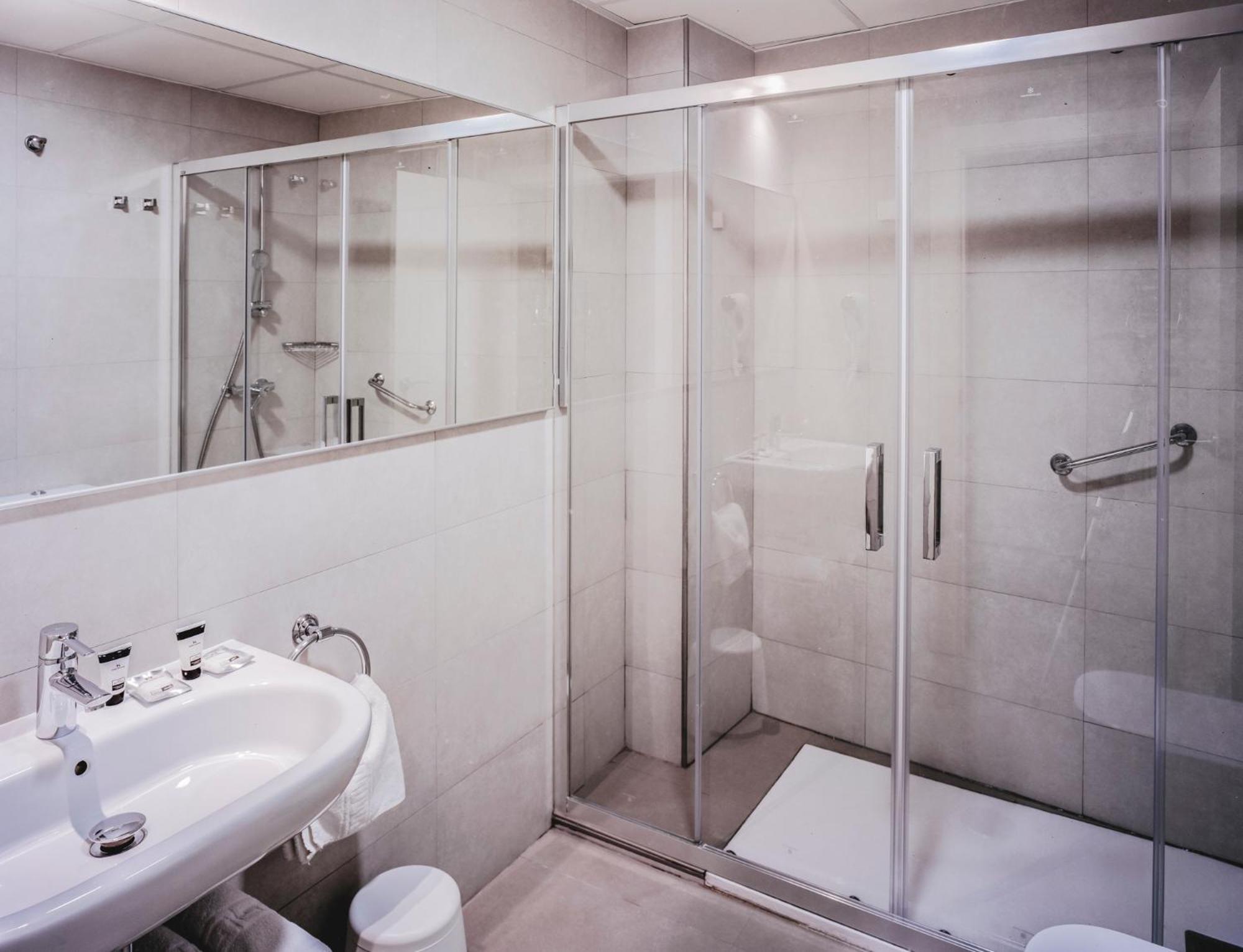 Small Double or Twin Room photo 3