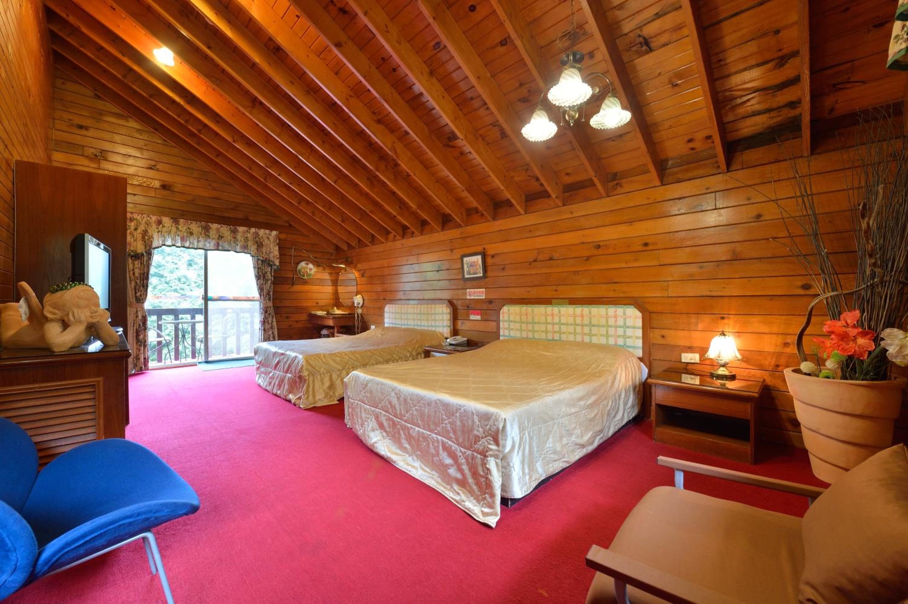 Quadruple Room with Mountain View photo 3