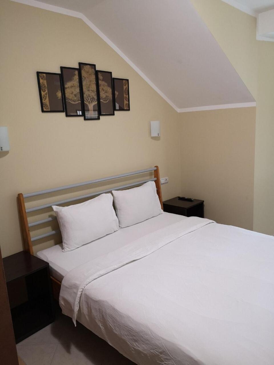 Double Room with Balcony - Photo 6