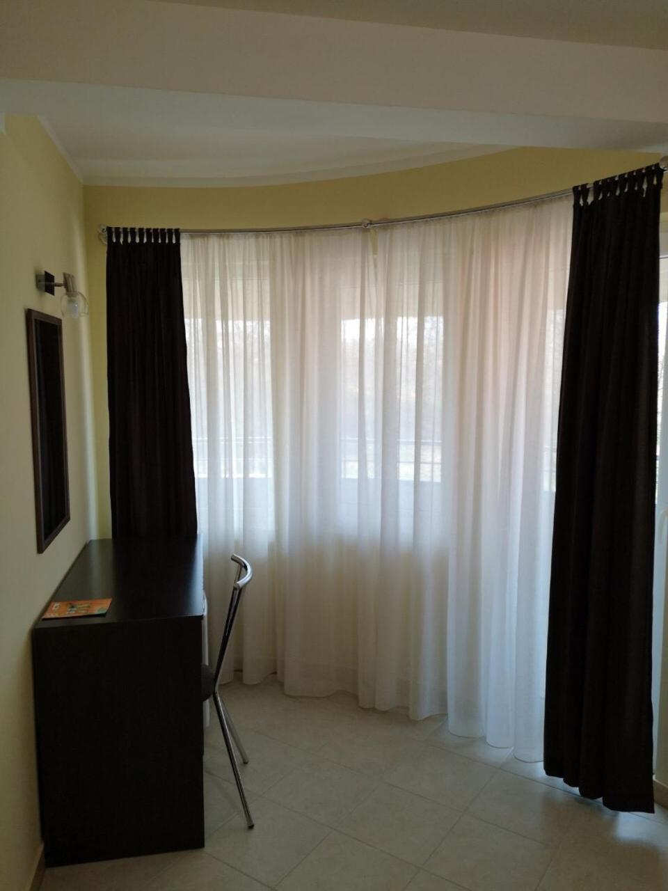 Double Room with Balcony - Photo 8